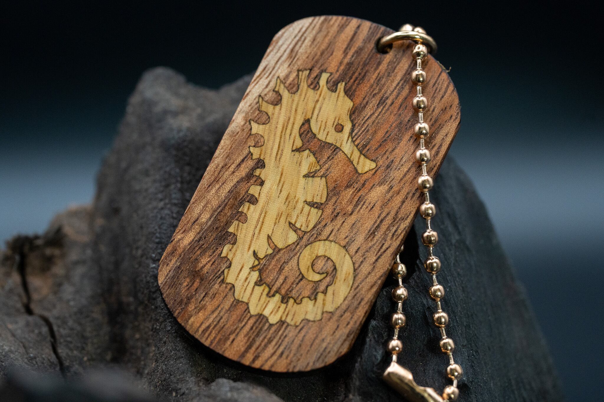 【王族の愛した銘木】 ハワイアンコア ドッグタグ 象嵌 のぼり竜