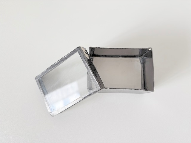 【フランス】ガラスの蓋付きの紙のボックス