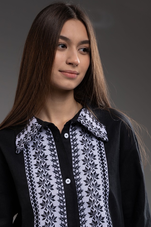 ウクライナ刺繍ヴィシヴァンカ　手刺繍　クロスステッチ　麻　レディース・フリーサイズ