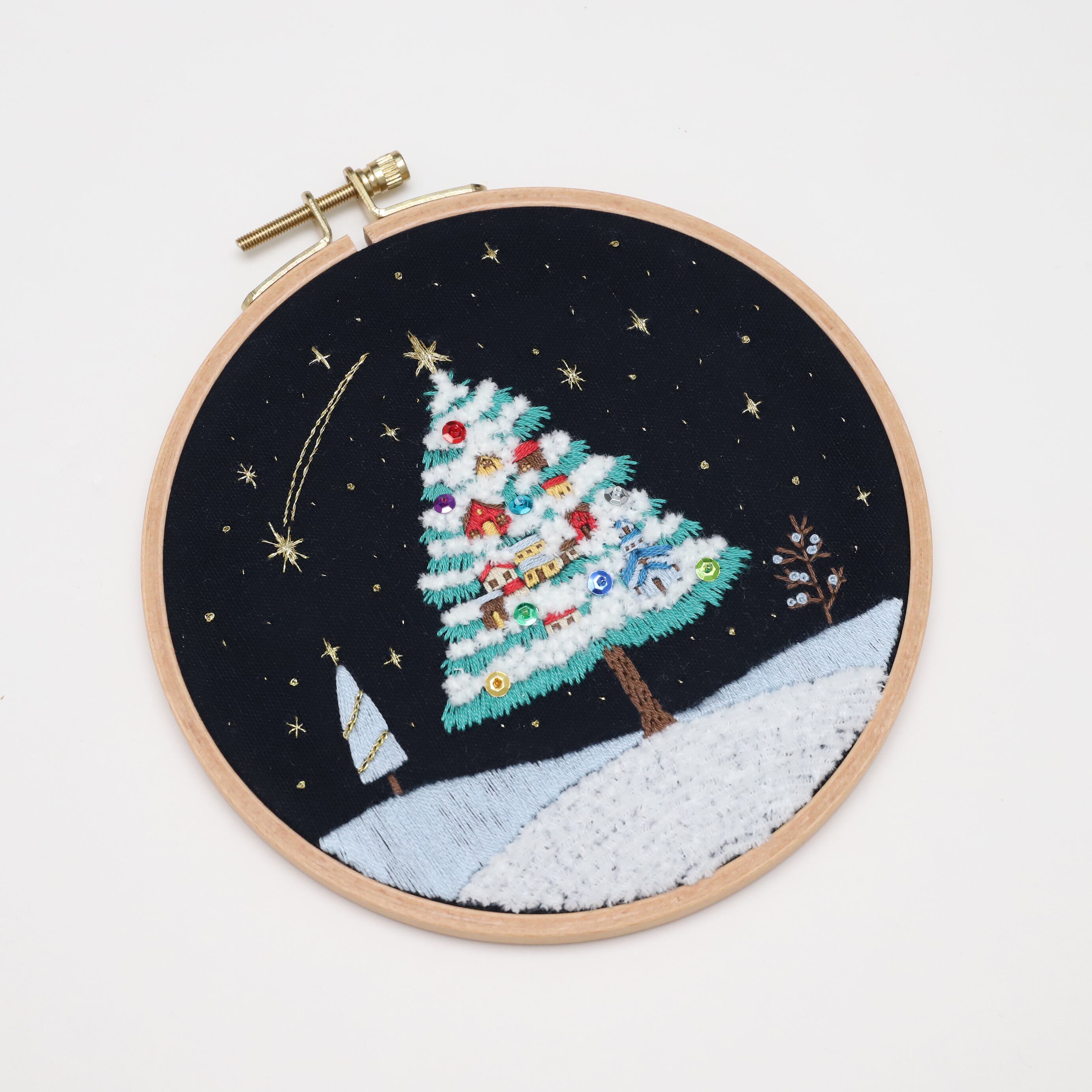 刺繍キット 「ツリーの街が生まれる雪原」《空想街雑貨店》