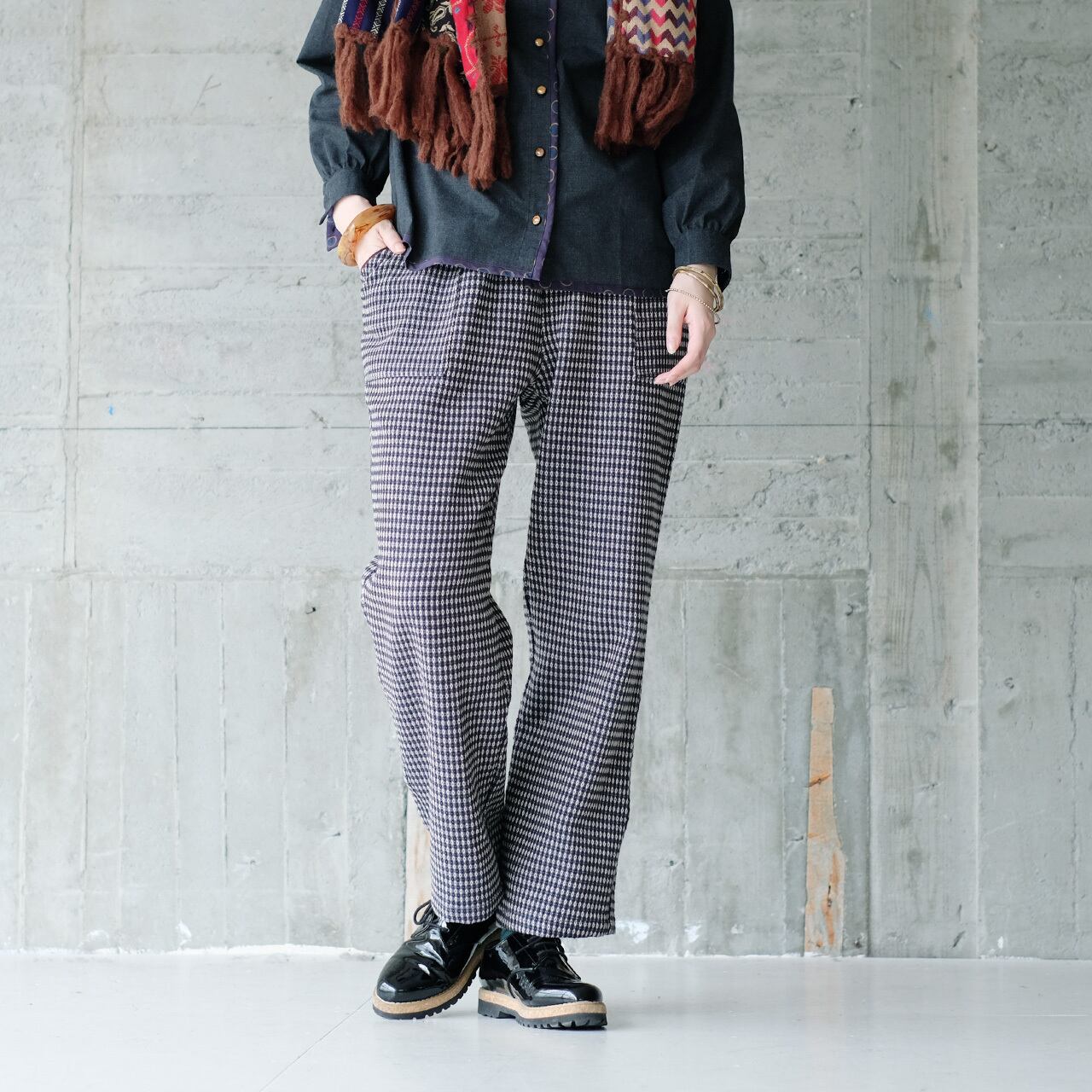 【新色】履くだけでこなれシルエット♪レトロ柄イージーパンツ(22w-11)ネイビーブルー