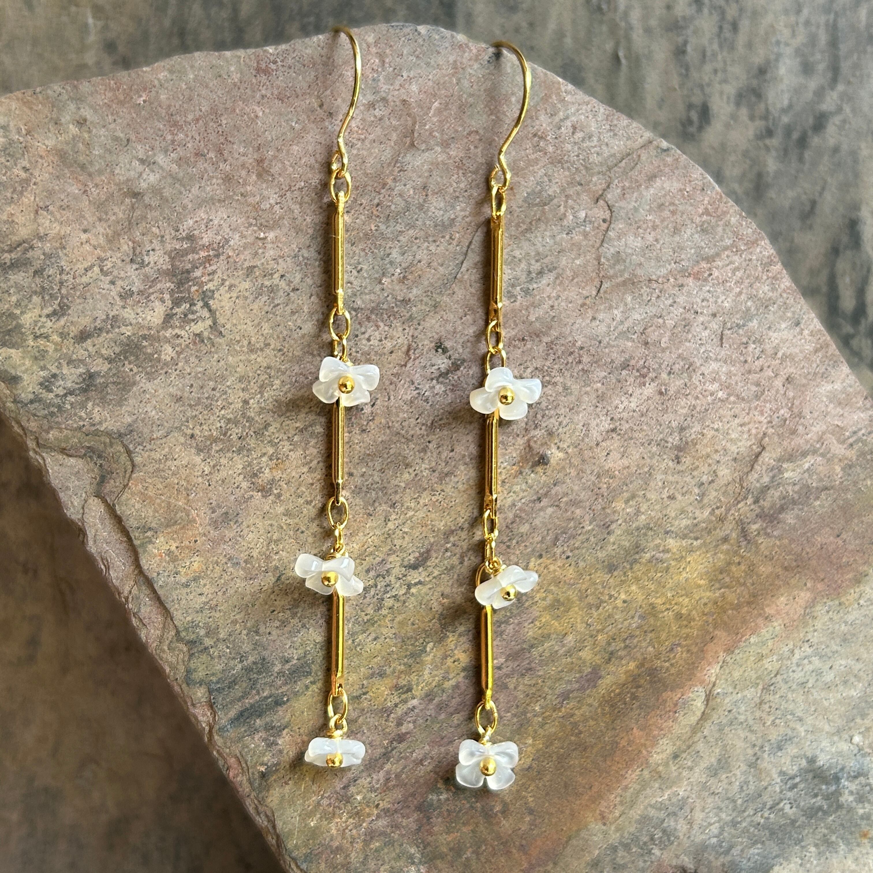 白蝶貝の小花とGard metal 耳飾り