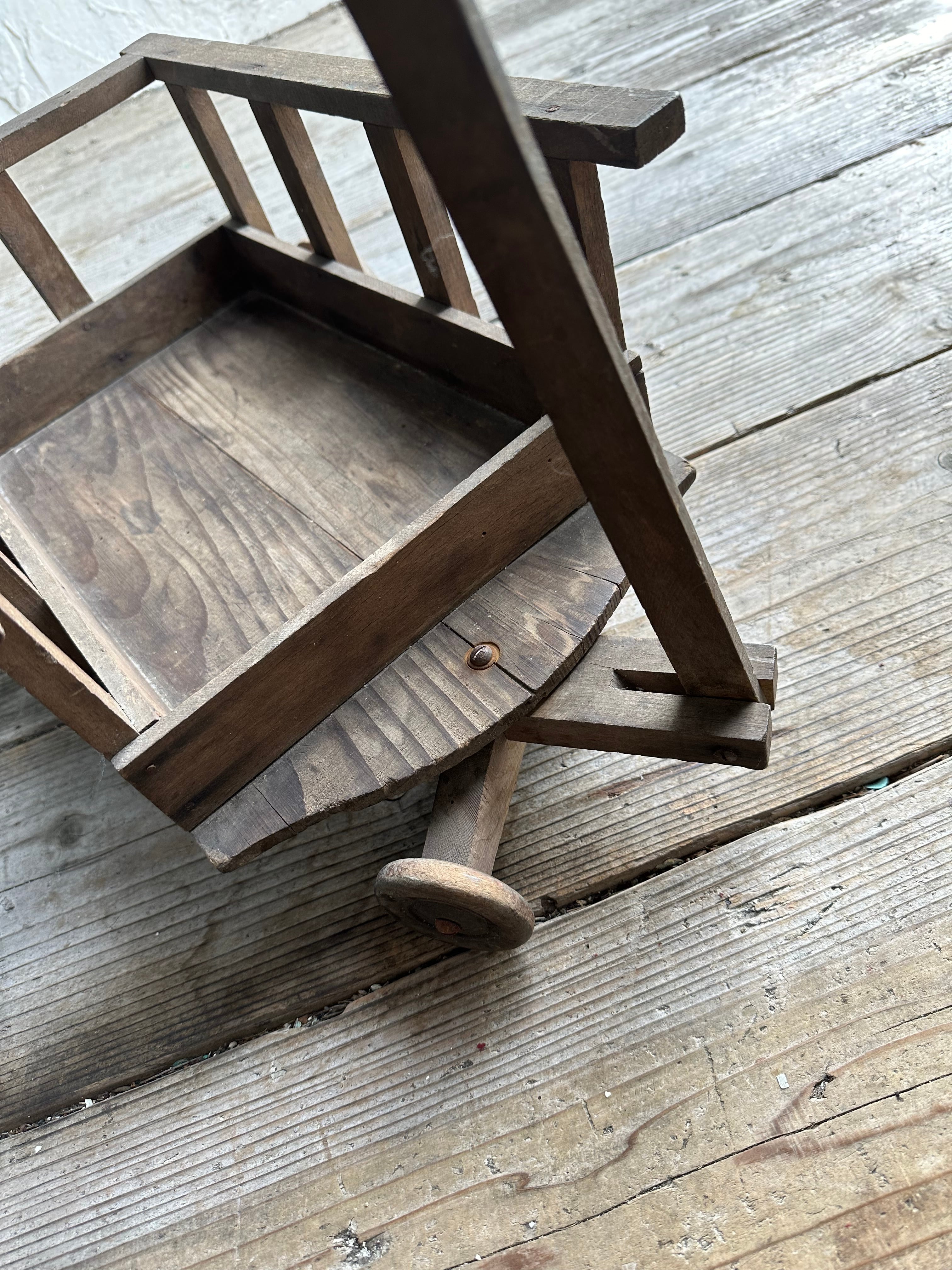 木製 おもちゃの手押し車 台車 カート | Brocante de La Cocotte