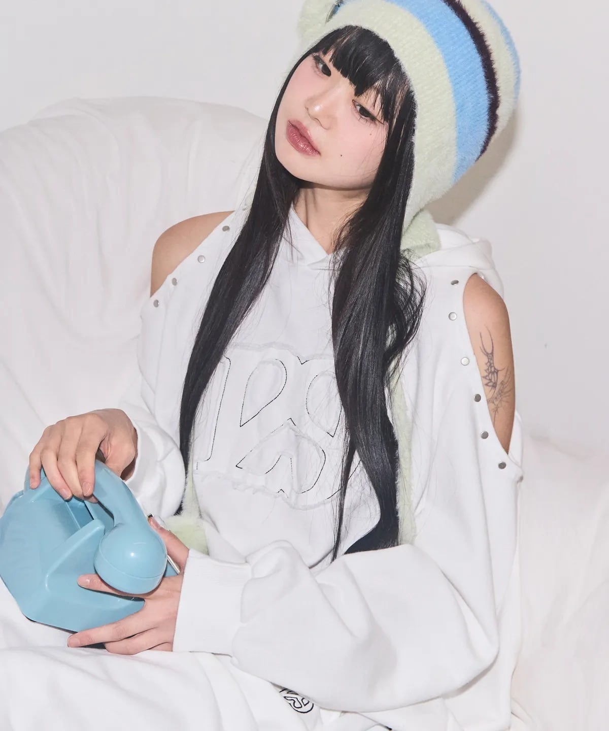 ☆ILLIT ミンジュ 着用！！【ILLIGO】129 CUTOUT OVERFIT HOODIE