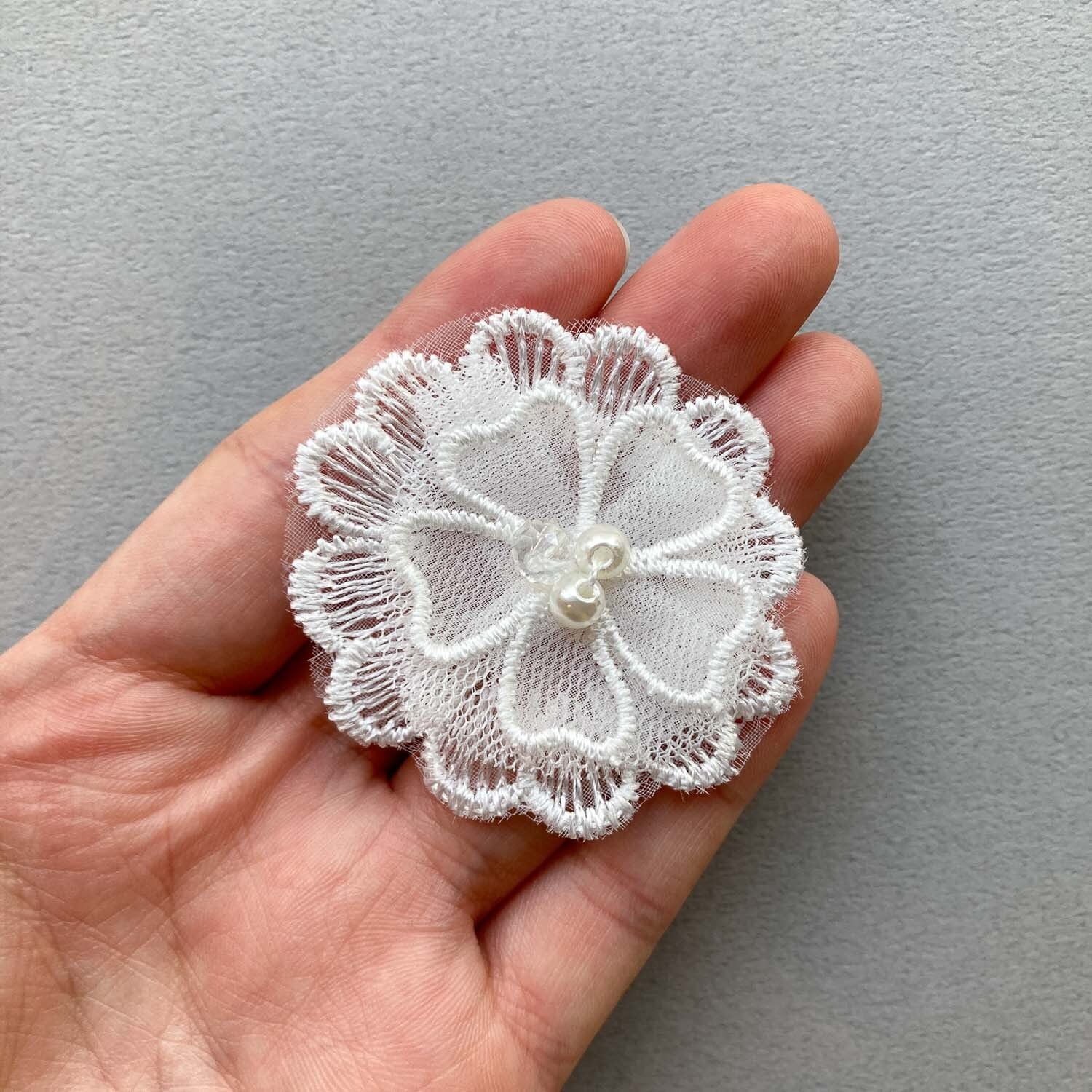 再入荷〉ビーズ付ひらひらお花モチーフレース（白・45mm） | Dua