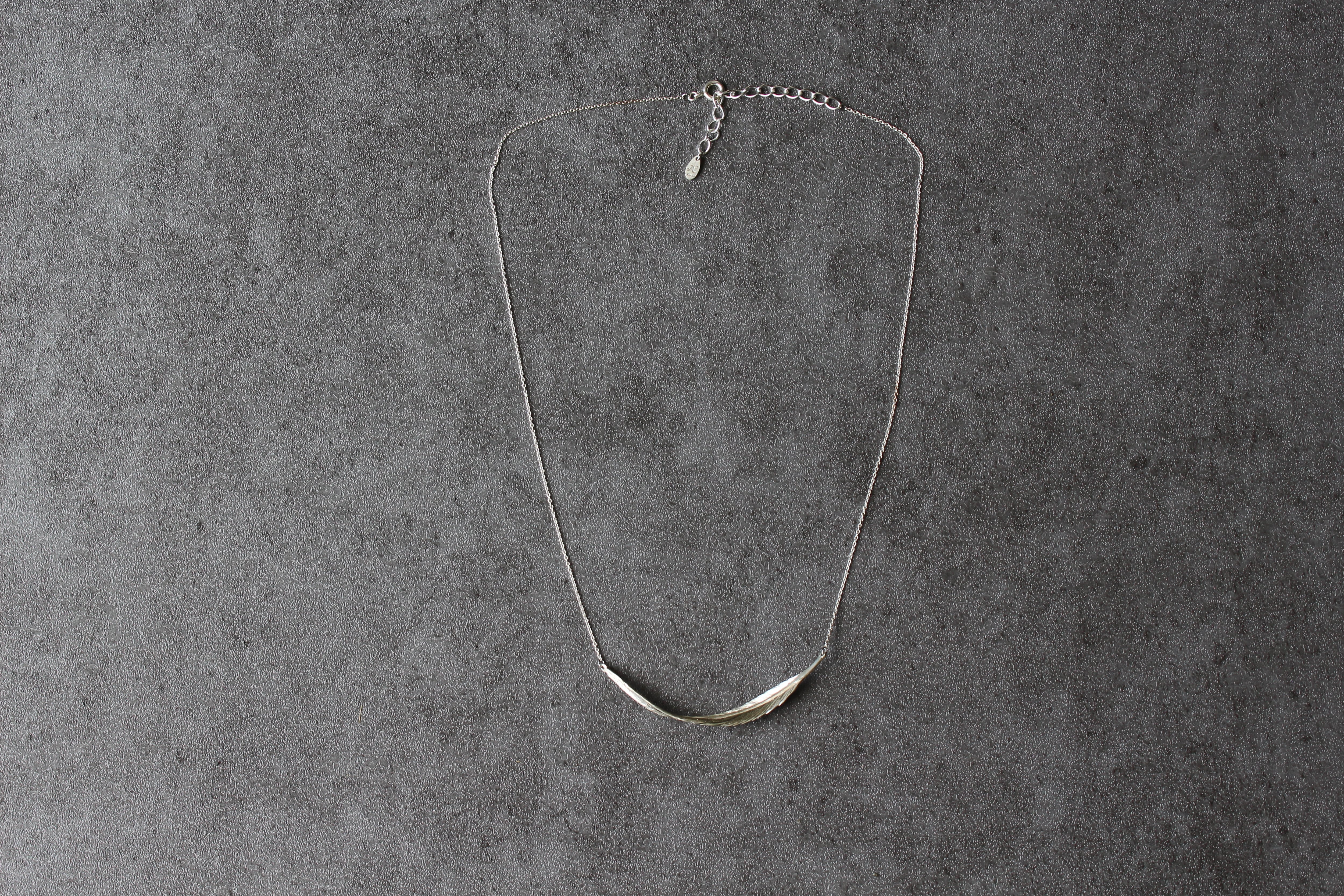 Swing Feather Necklace | luckyfeather