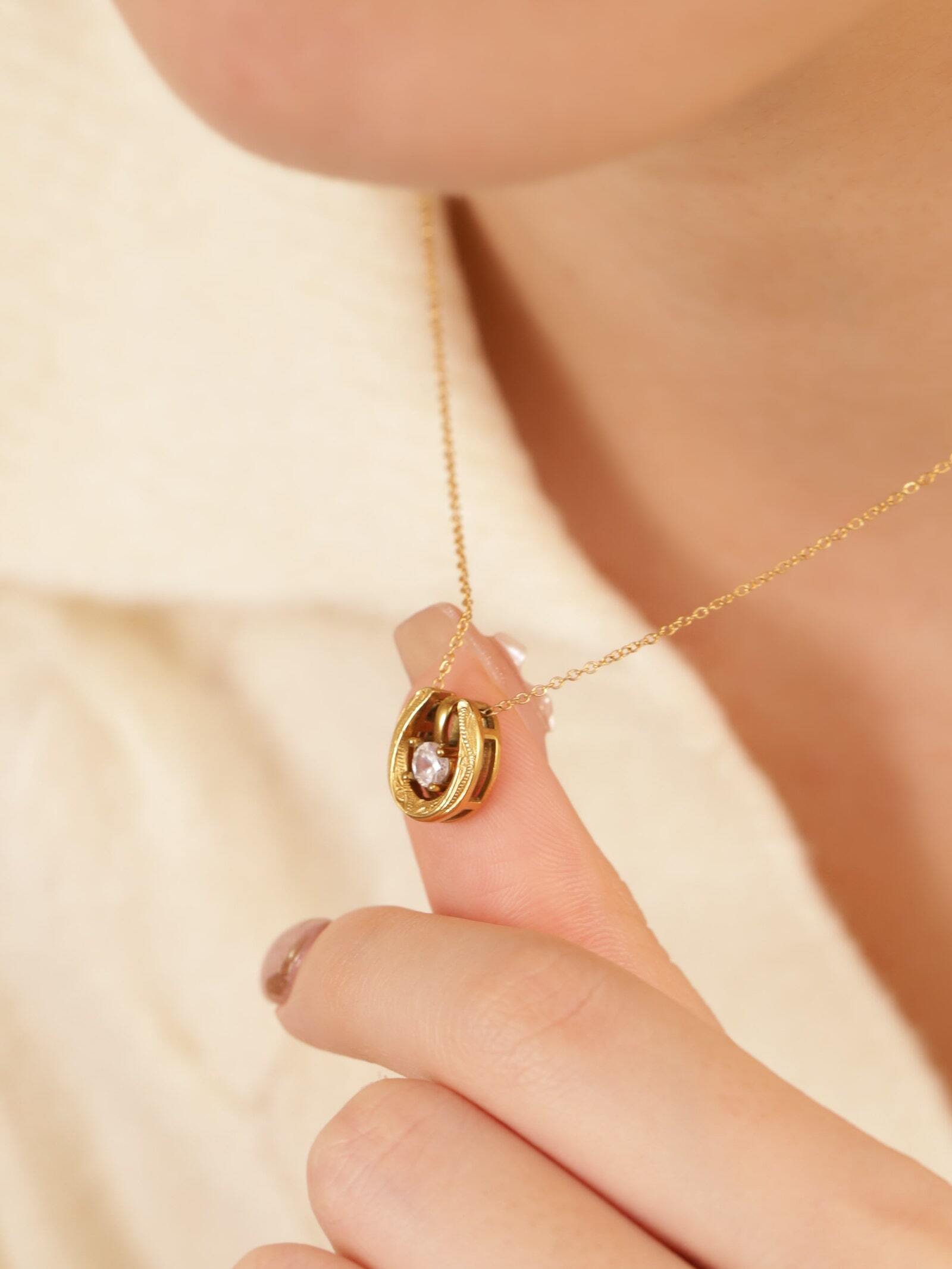 316L hawaiian zirconia horseshoe necklace #n36