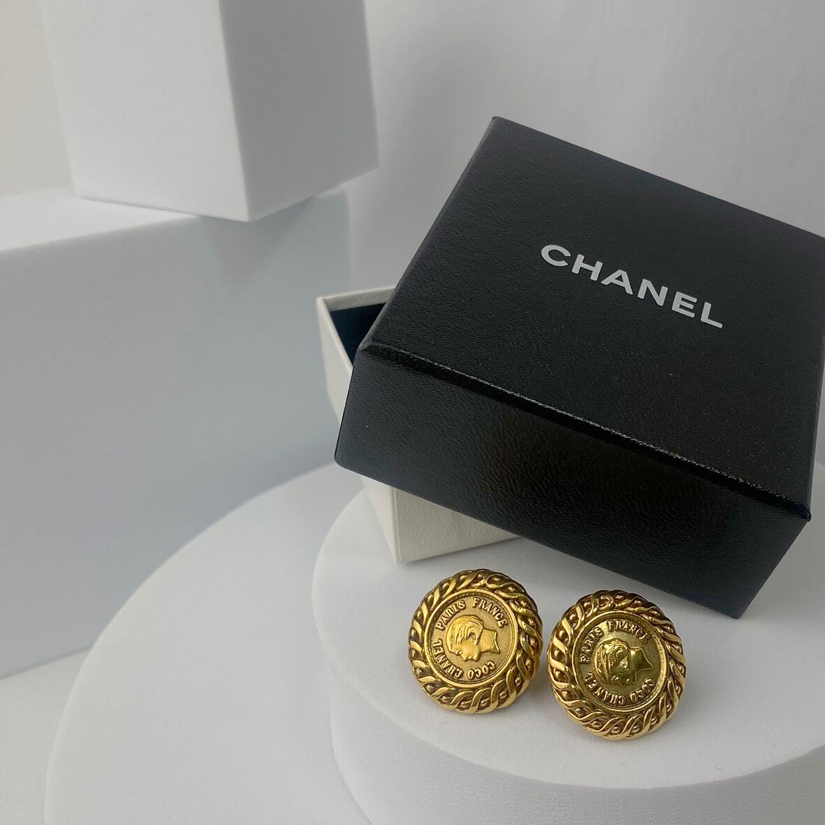 CHANEL ココシャネル横顔モチーフ イヤリング 521101 | STUDIO901 Reverie