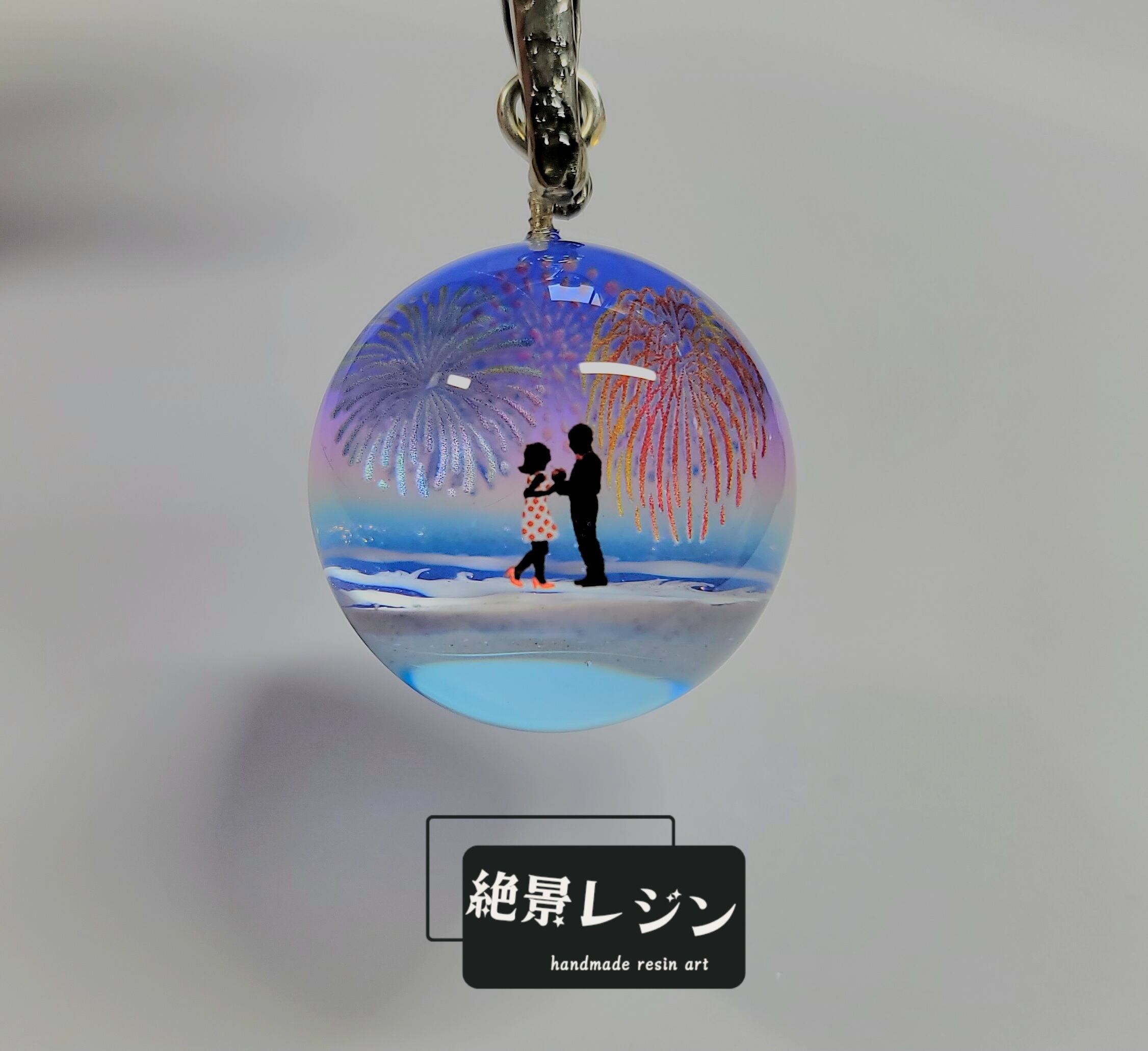 ♥️海での花火大会に愛を誓う二人♥️ ハンドメイド レジン