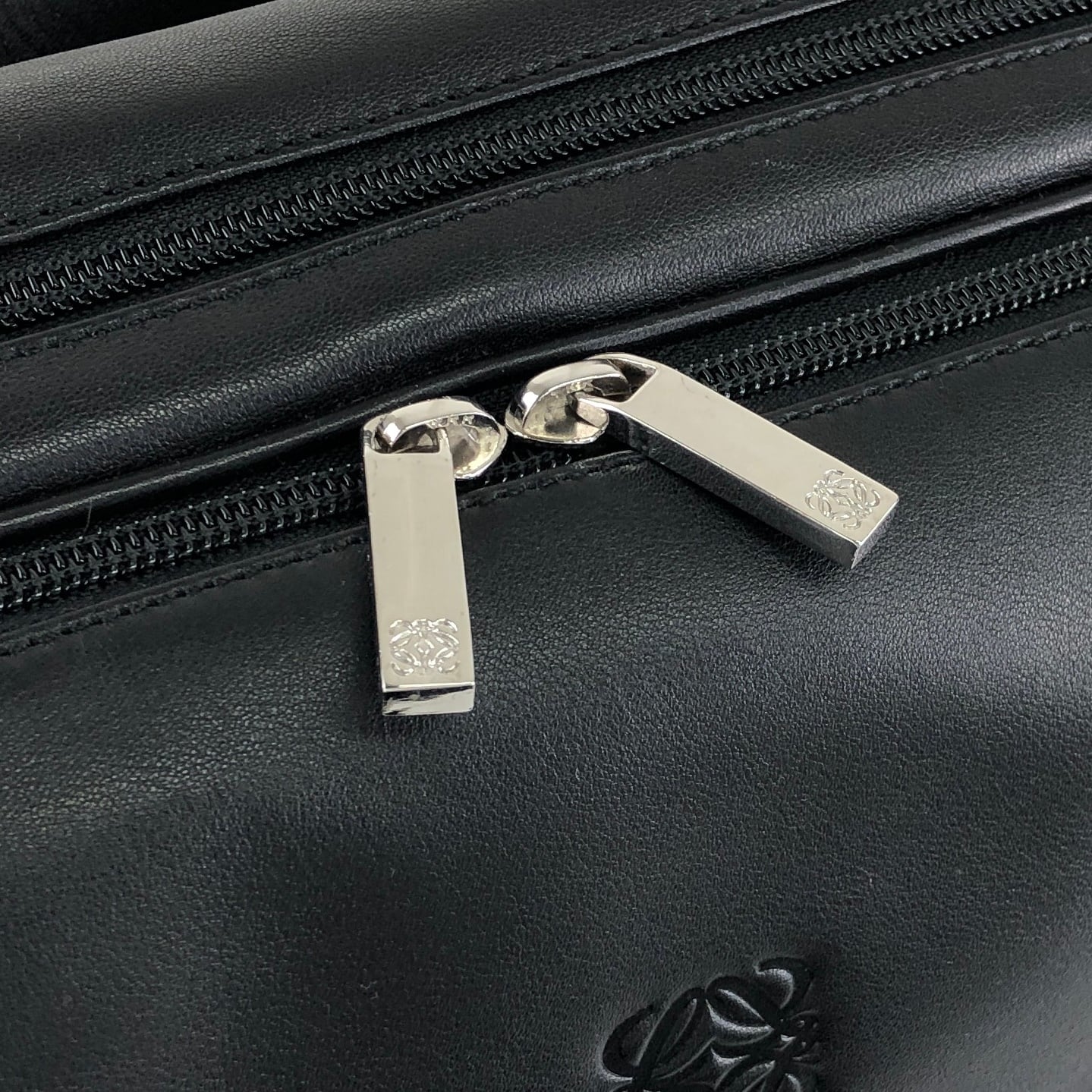 LOEWE ロエベ ショルダーバッグ ブラック アナグラム レザー vintage