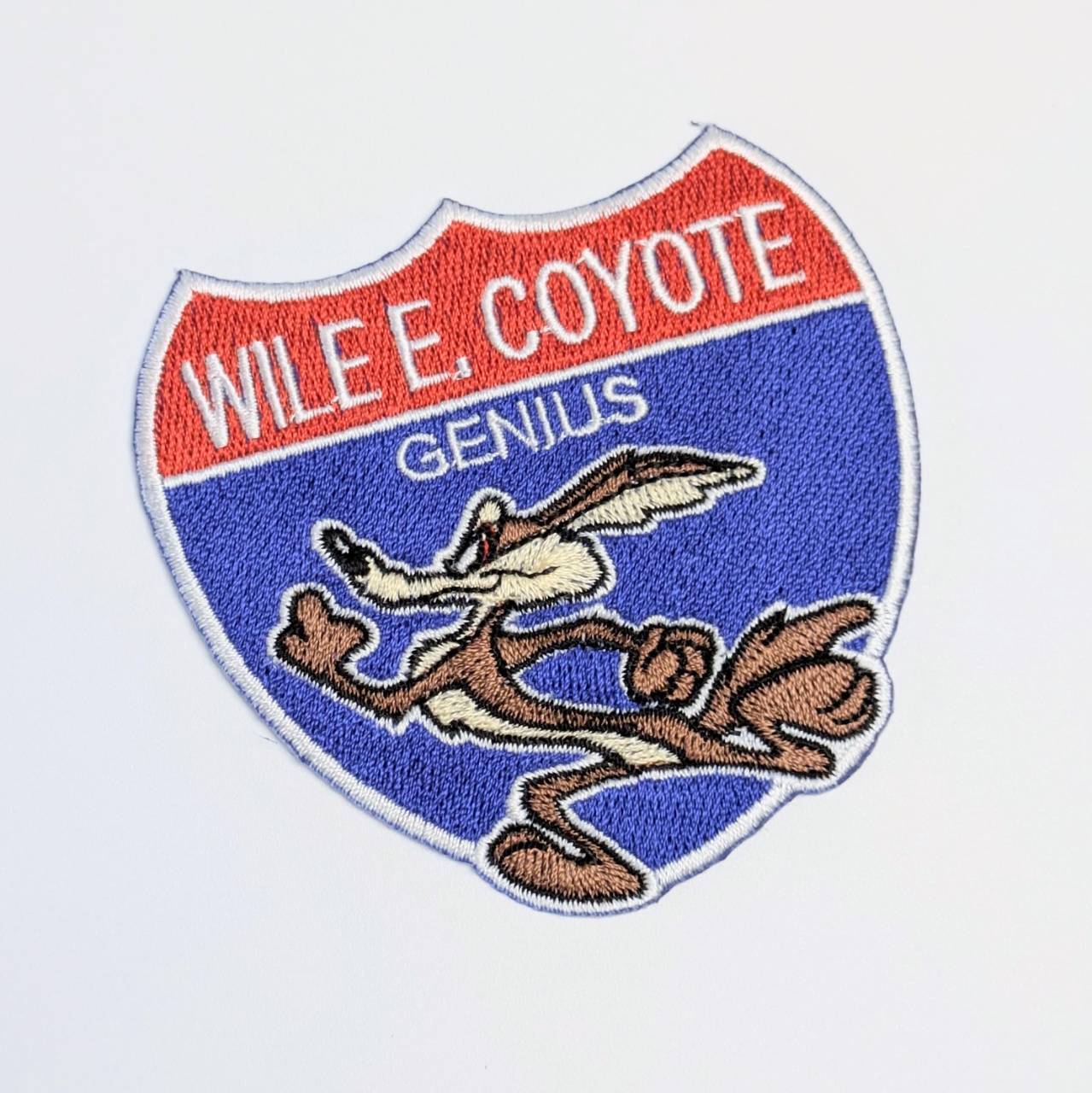 送料無料！ ★刺繍アイロンワッペン★【 Looney Tunes / ルーニーテューンズ 】 ワイリーコヨーテ  〚アメリカン雑貨 アメトイ〛