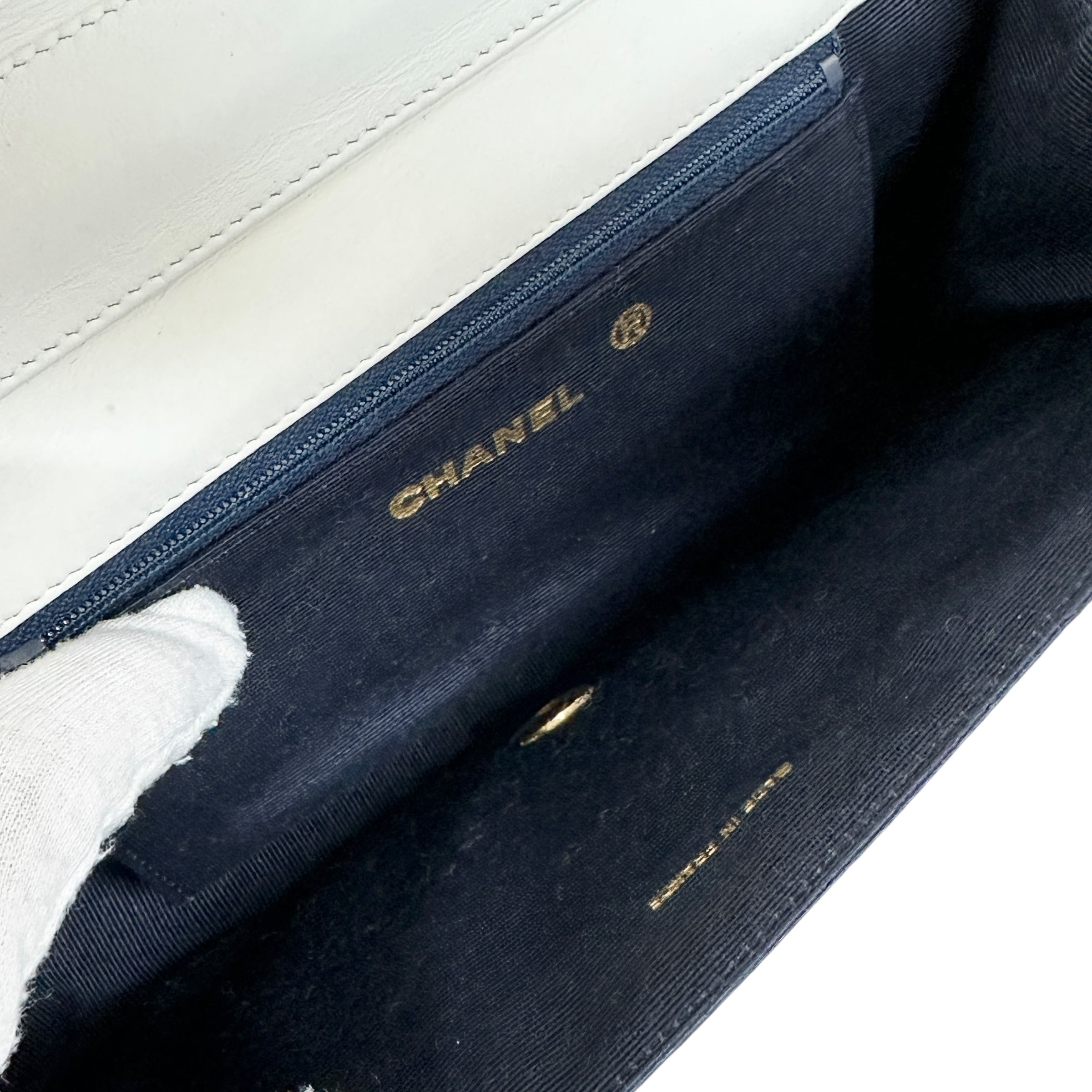 CHANEL シャネル ハーフムーン チェーン ショルダーバッグ ラム CHANEL シャネル ハーフムーン チェーン ショルダーバッグ ラム