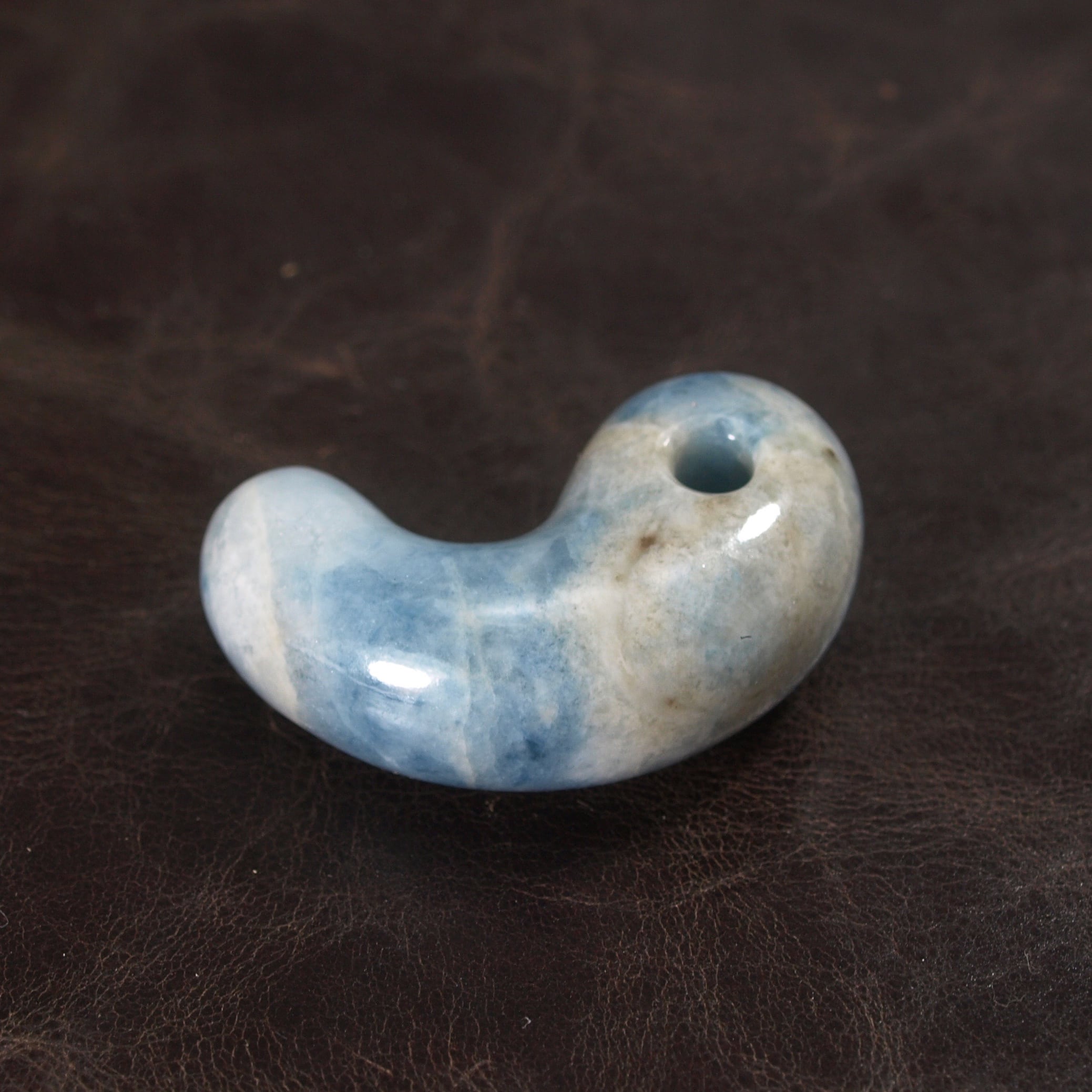 糸魚川翡翠 コン沢 青翡翠 勾玉 15.6g Itoigawa Blue Jadeite 糸魚川翡翠 コン沢 青翡翠 勾玉 15.6g Itoigawa Blue Jadeite