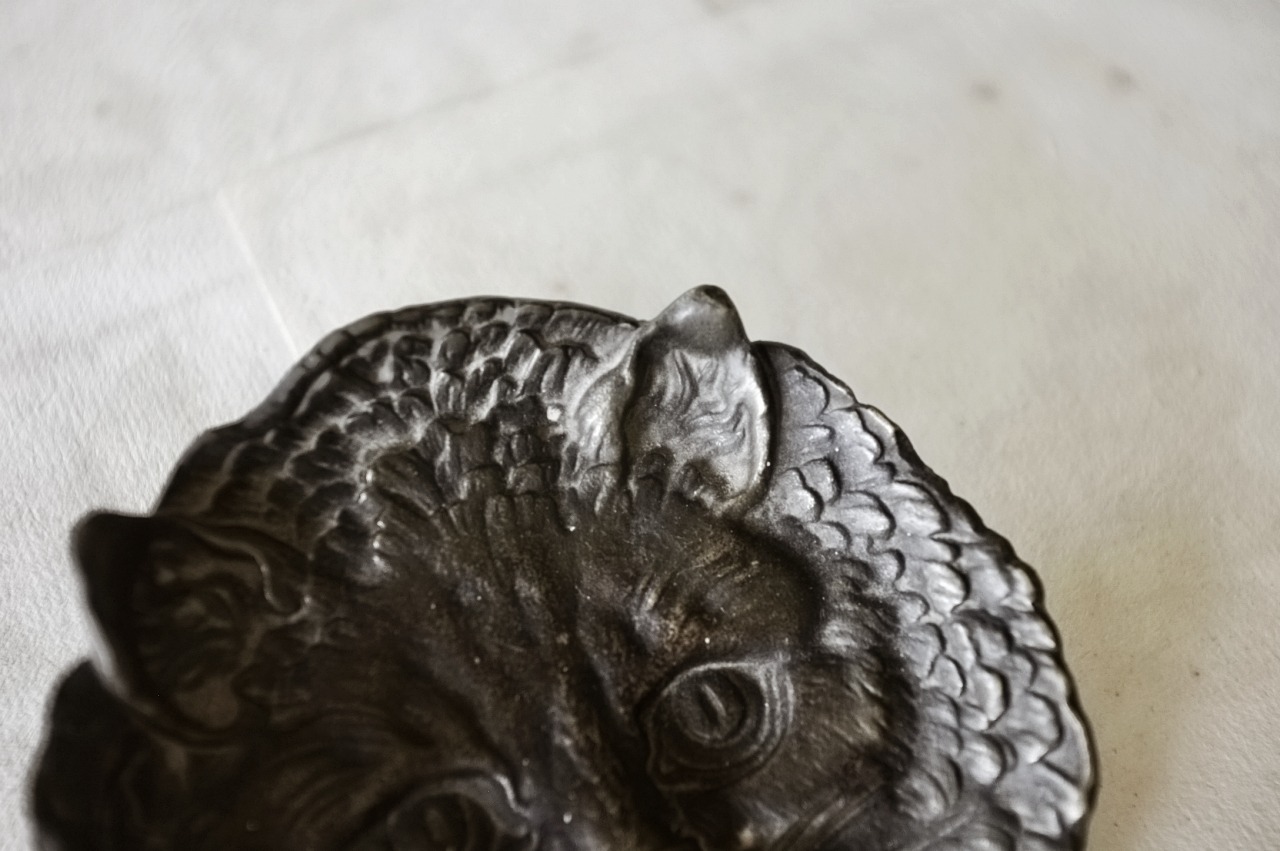 フランス ヒポコンデリー気質の尨猫とトレイ ブロンズ  アンティーク