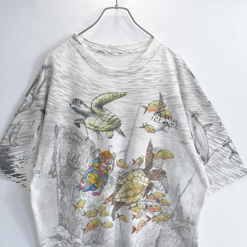 90s Rainbow Graphics レインボーグラフィックス フルプリント Tシャツ ウミガメ ダイバー サメ 沈没船 スーベニア USED ヴィンテージ ビンテージ USA アメリカ古着 メンズXL相当