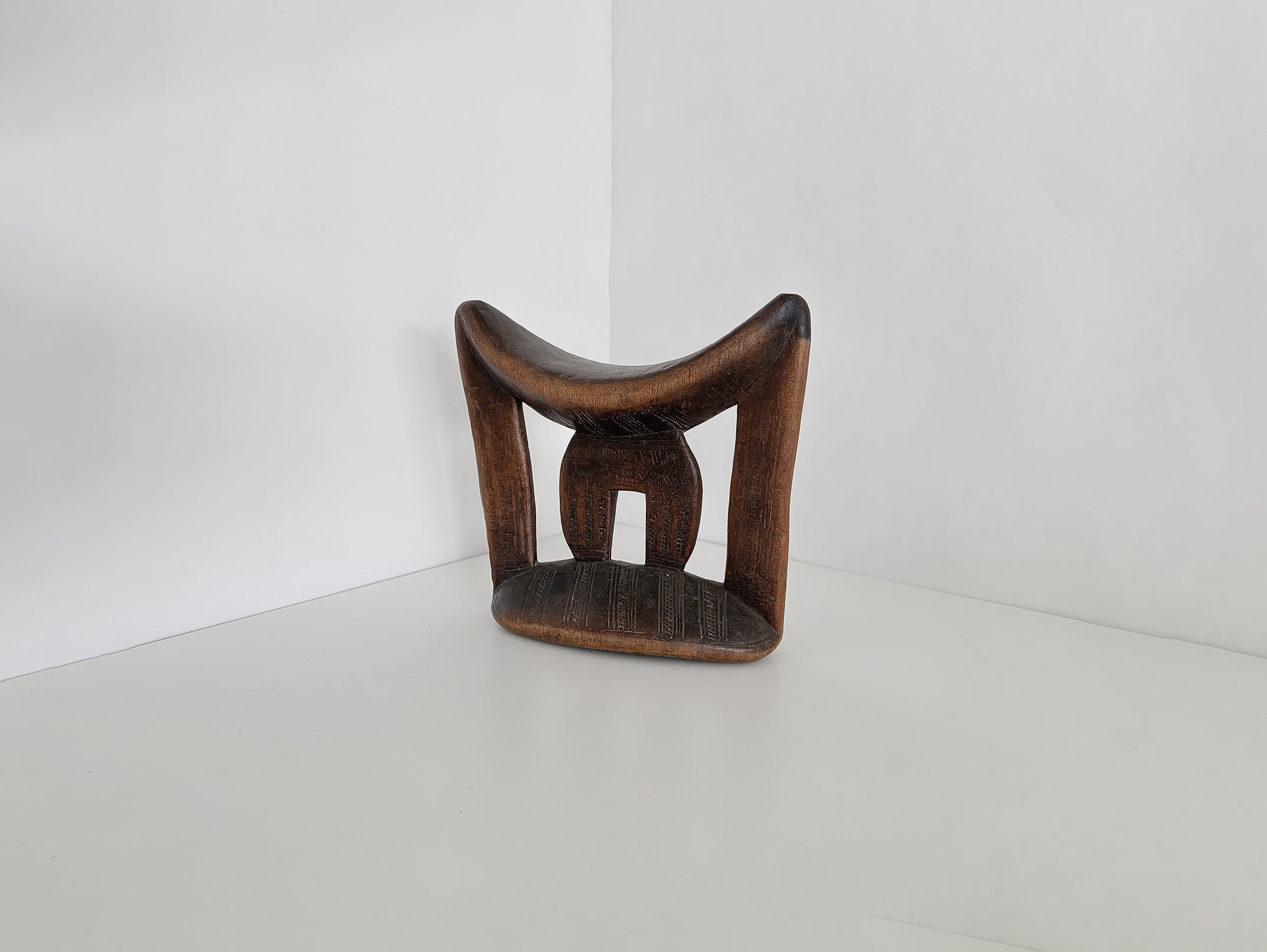 エチオピア シダモ族 木製 ヘッドレスト