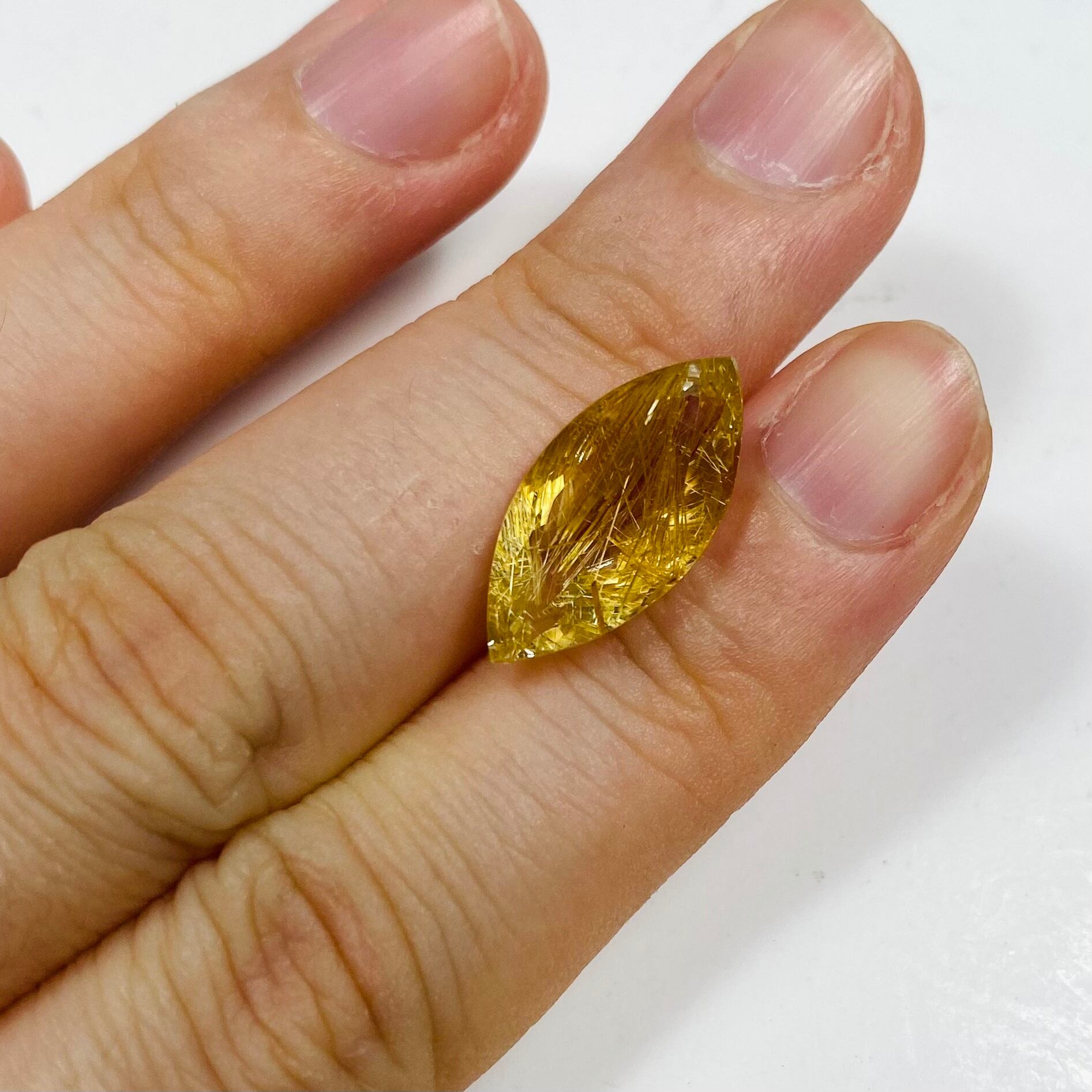 上品で繊細なルチルクオーツ