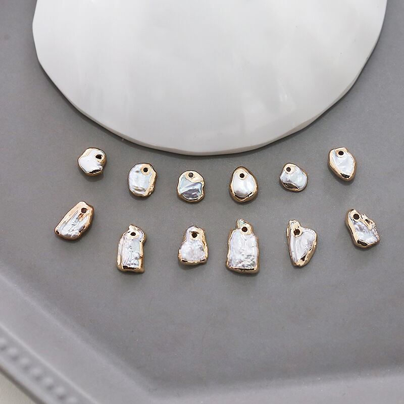 蓄光するスノークリスタルのチャーム【6月淡水パール】 蓄光するスノークリスタルのチャーム【6月淡水パール】