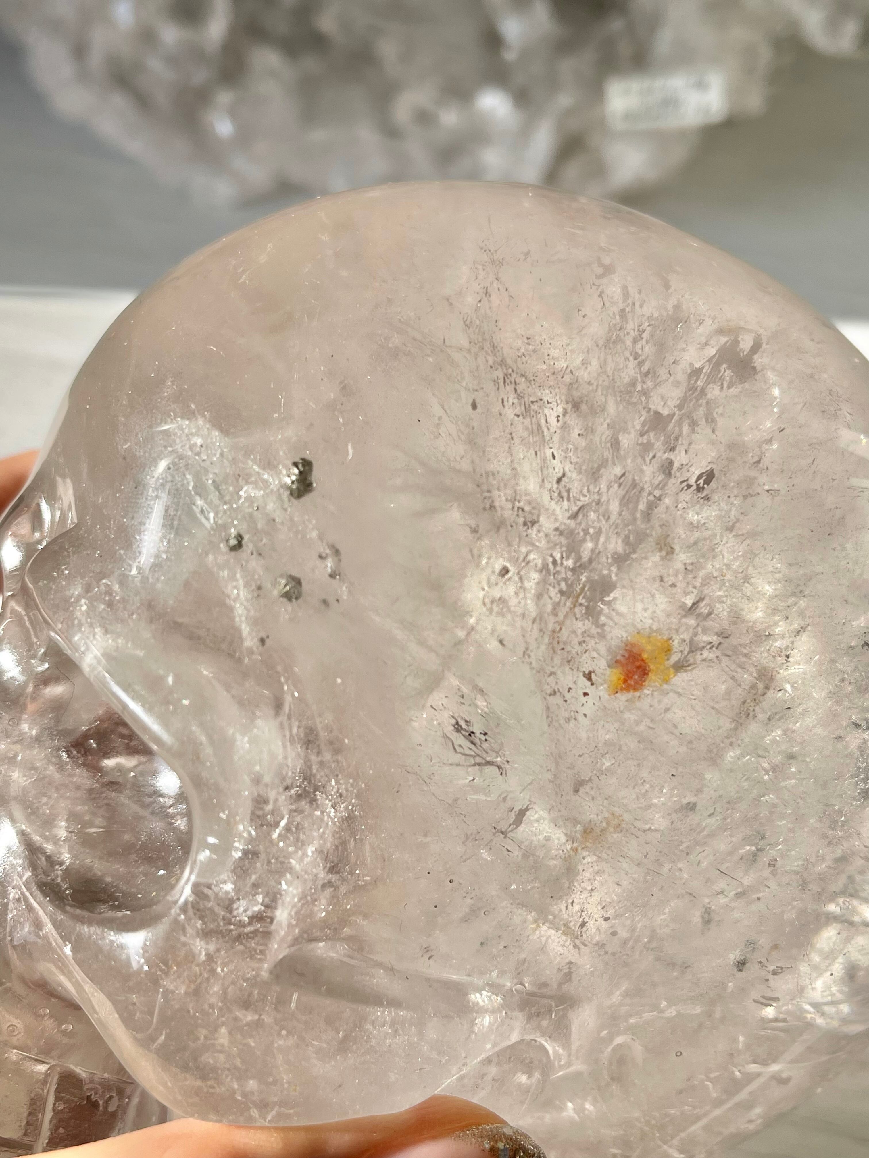 Crystal skull with rainbow,pyrite and limonaite(パイライト＆リモナイト、レインボー　イン　クオーツ）15cm