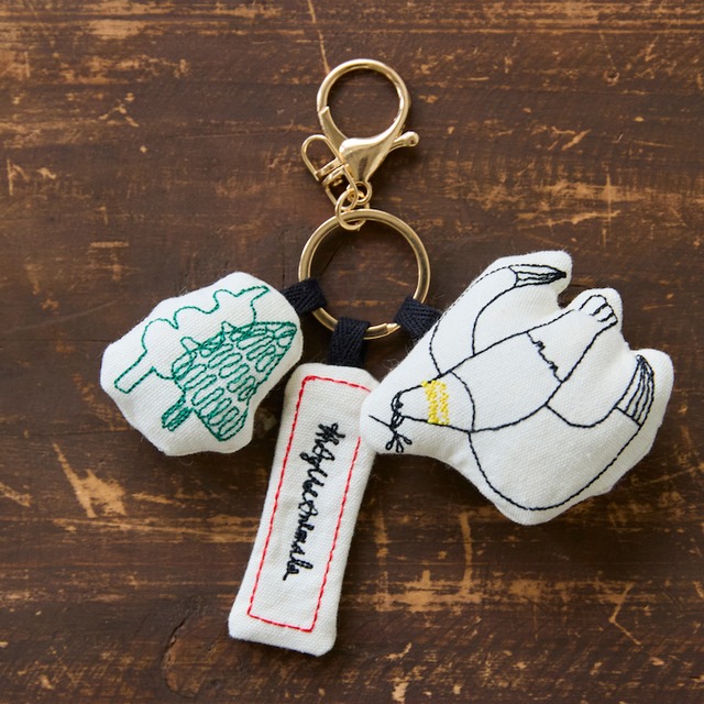 +HAyU （プラスハユ） ふんわり刺繍3連チャーム / ハト WHASP-0014 C