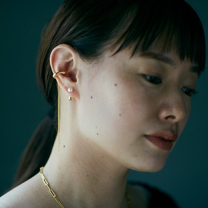 thea　ピアス　ゴールド