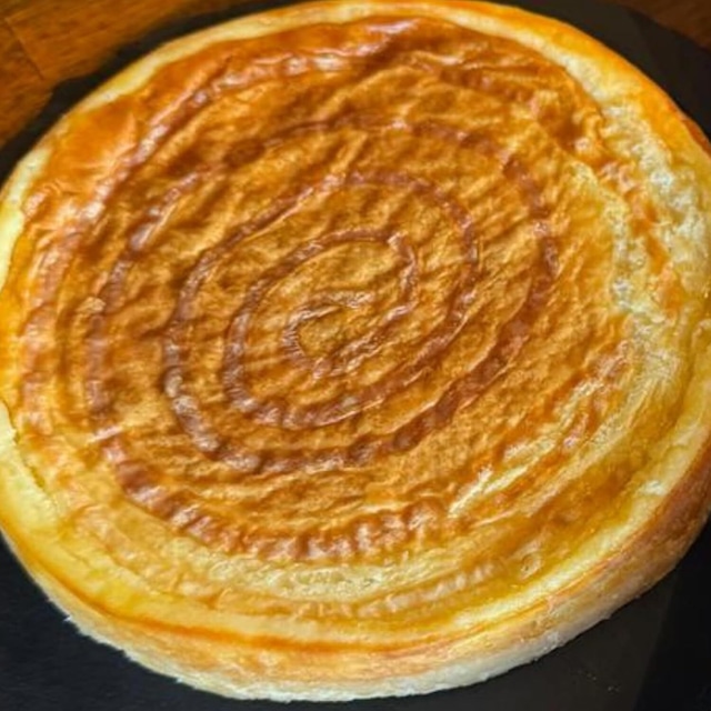 ブリーチーズ香る 焼きチーズケーキ【冷凍スイーツ】300g｜静かな贅沢を味わうひとときに｜贈る人の心に残る一品 Baked Cheesecake with the Aroma of Brie【Frozen Dessert】｜A Moment of Quiet Indulgence｜A Gift to Be Remembered