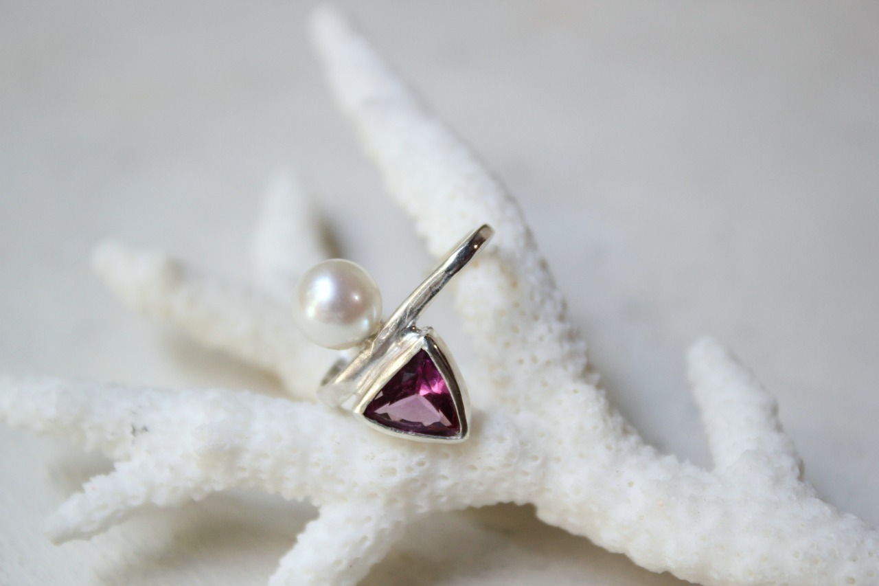 ロードライトガーネットとパールのイヤーカフ