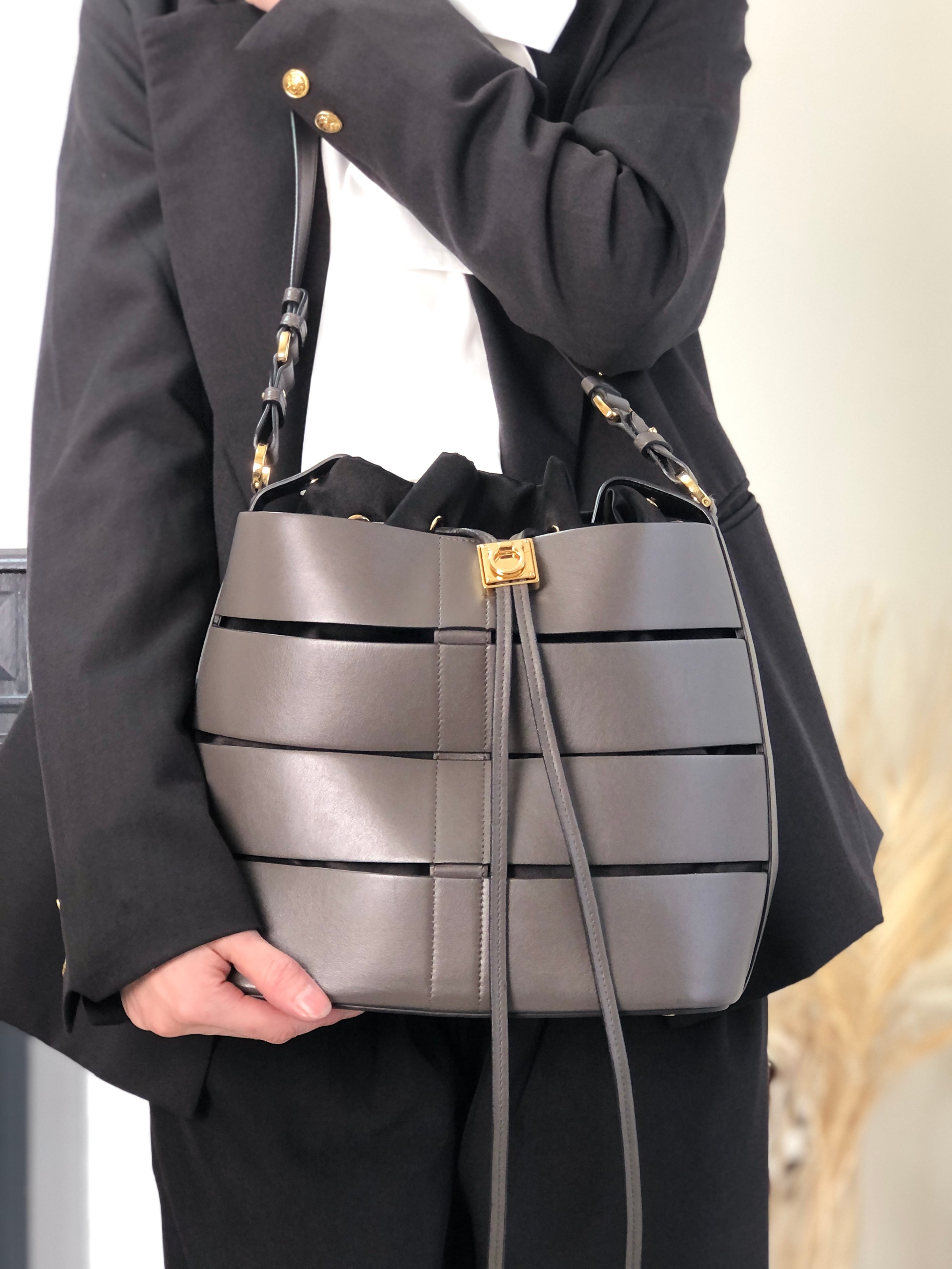 Salvatore Ferragamo サルヴァトーレ フェラガモ ショルダーバッグ グレー レザー 巾着 vintage ヴィンテージ オールド de3dye