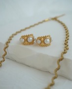 Gold Pearl Studs Pierce
