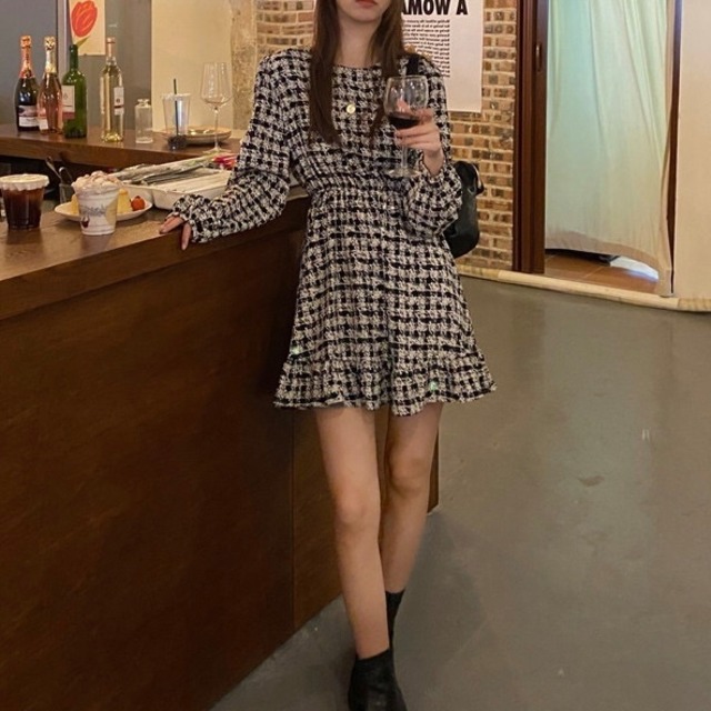 カフェカウンターで見かけた女の子のワンピース
