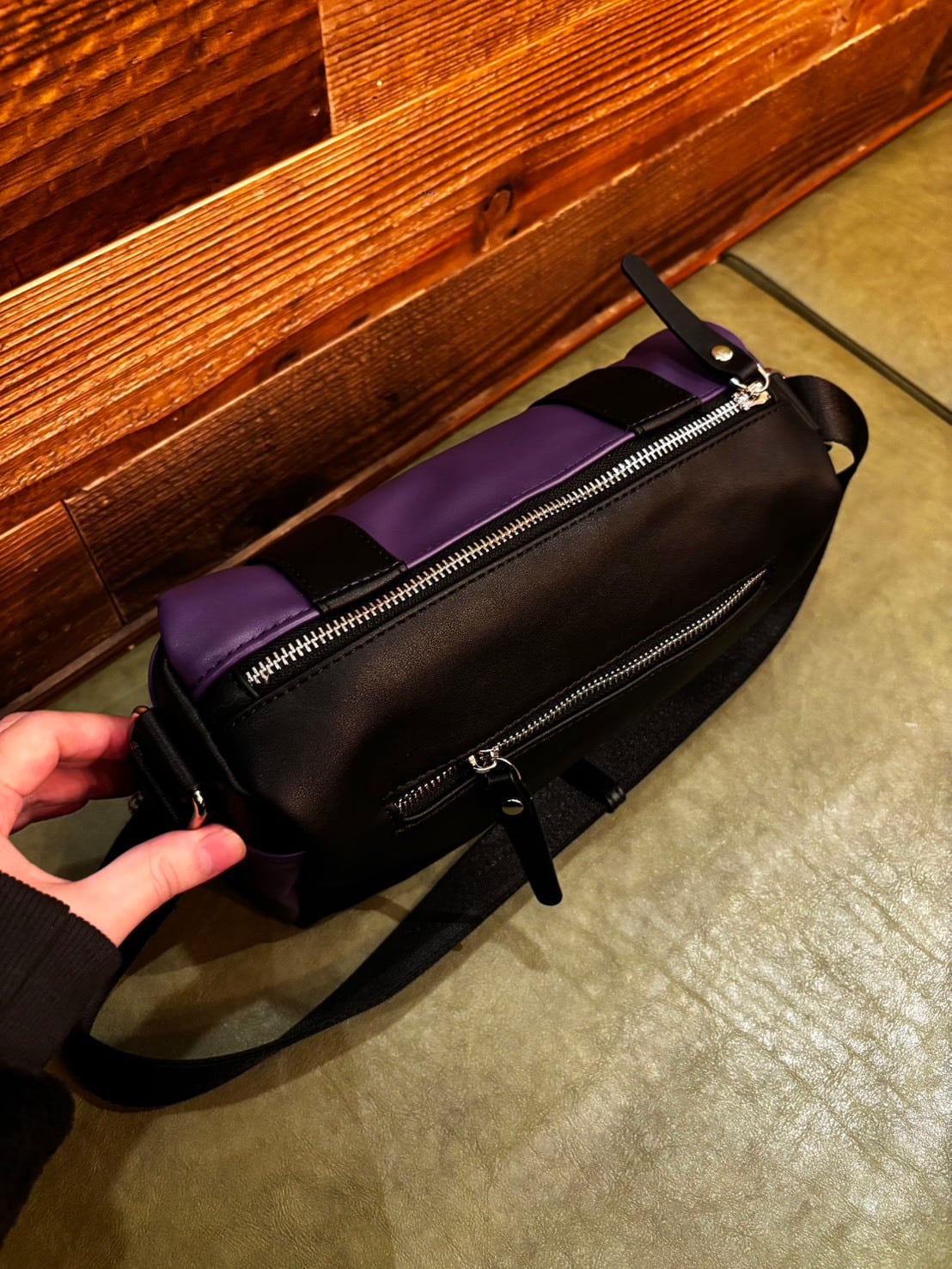 PURPLE×BLACK COMPACT SHOULDER BAG【メタルプレート付き】 | NIER