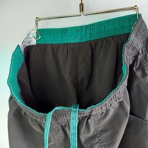 90s　アディダス　ナイロン　ショートパンツ　万国旗タグ　刺繍ロゴ　黒　US L