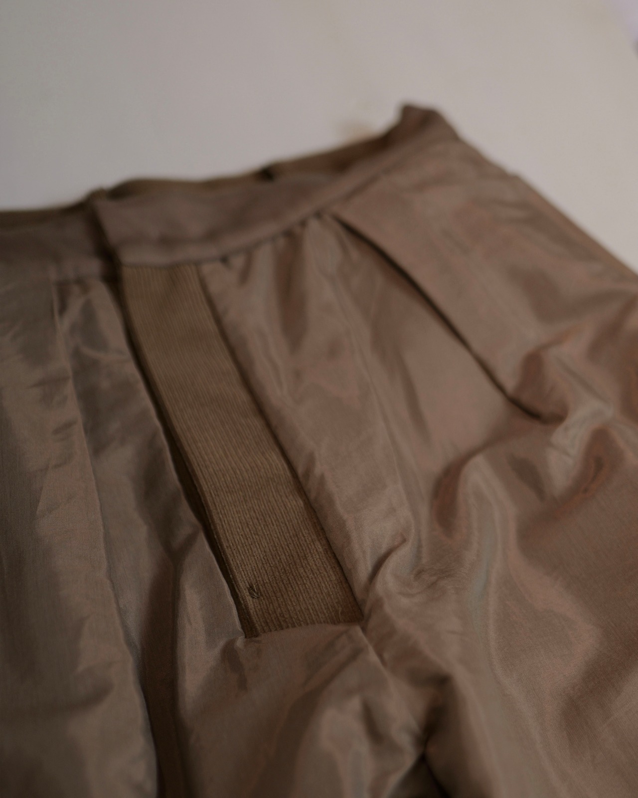 itochi - Wool & Cashmere Corduroy Tuck Slacks ：Brown｜先染め／尾州×遠州／裏地付き