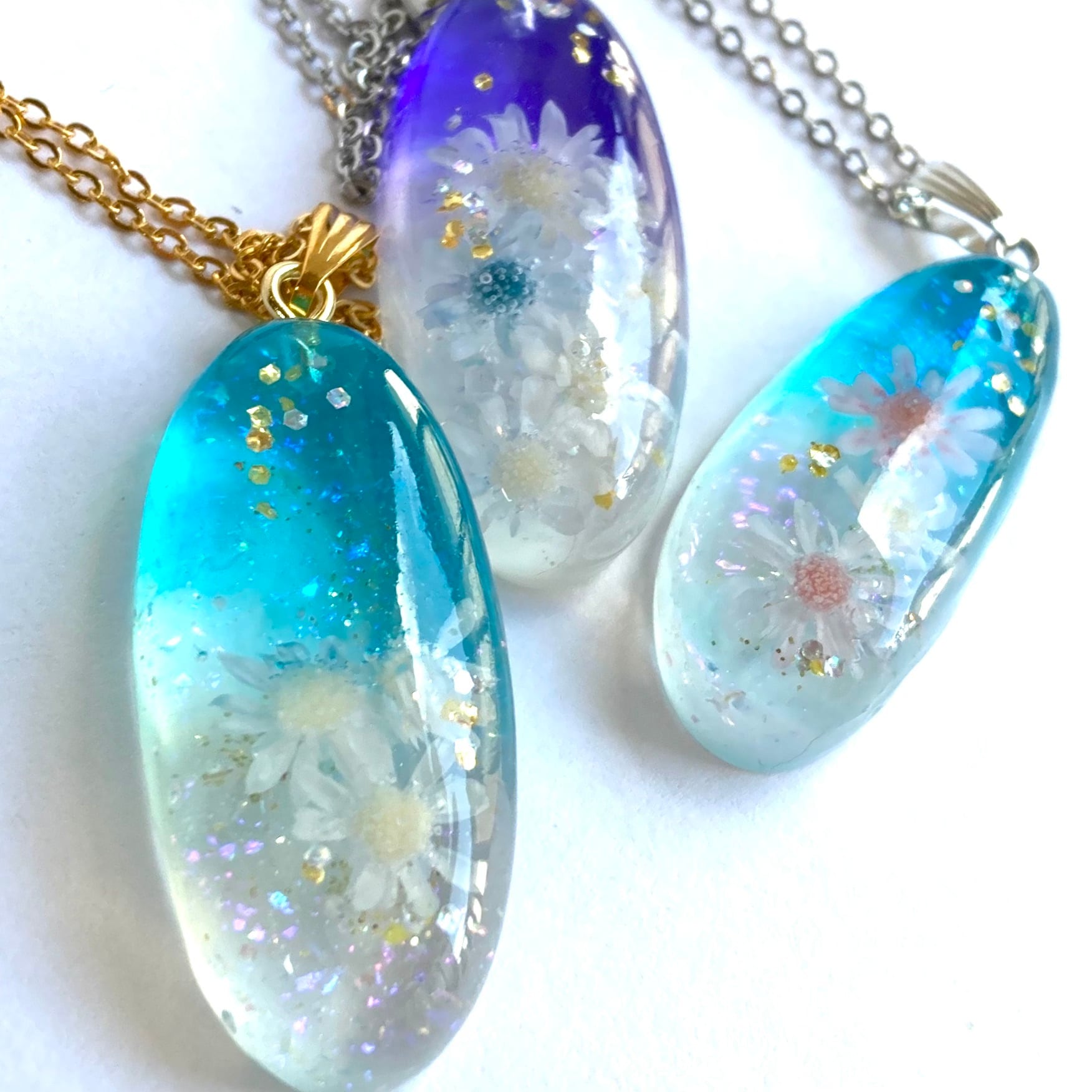 M307 レジン　ネックレス　寒色系フラワーアレンジ　円型 M307 レジン ネックレス 寒色系フラワーアレンジ 円型 レジン♡宝石の