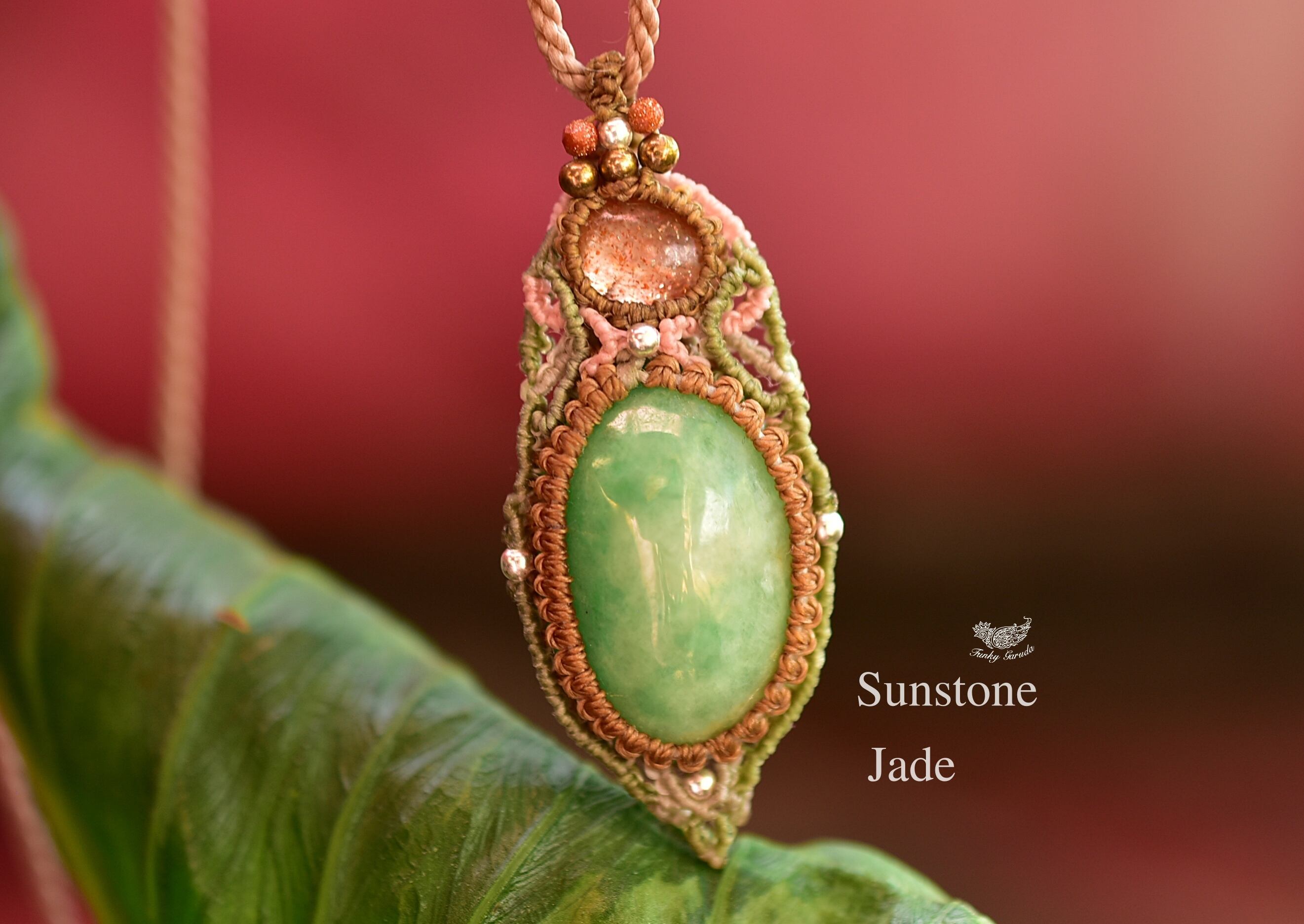 大地と太陽★サンストーン+翡翠★マクラメネックレス808