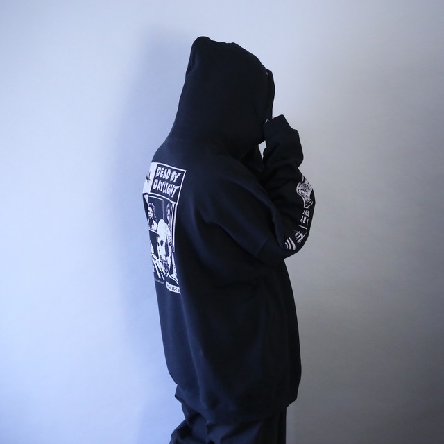 "デッド バイ デイライト" front and sleeve and back printed over silhouette sweat parka