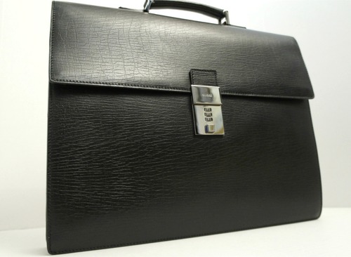 美品28万◆GUCCI グッチ A4対応ビジネス可 男女可 エンボスレザー 書類 バッグ ブリーフケース 黒◆ ビジネスシーンでも大活躍の万能モデル