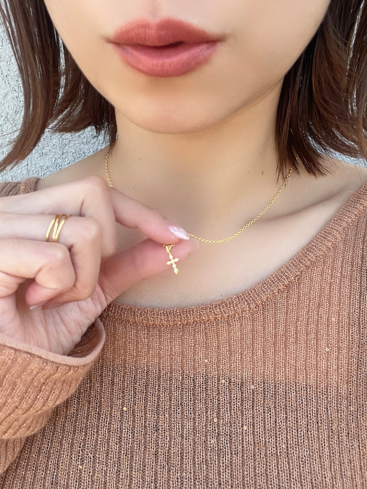 クリスタルクロスネックレス