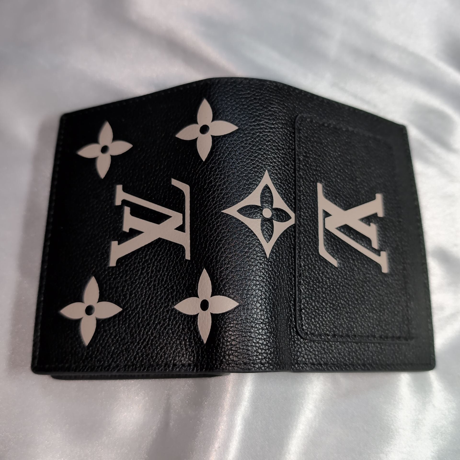 ルイヴィトン 二つ折り財布 ポルトフォイユ・クレア ブラック×ベージュ