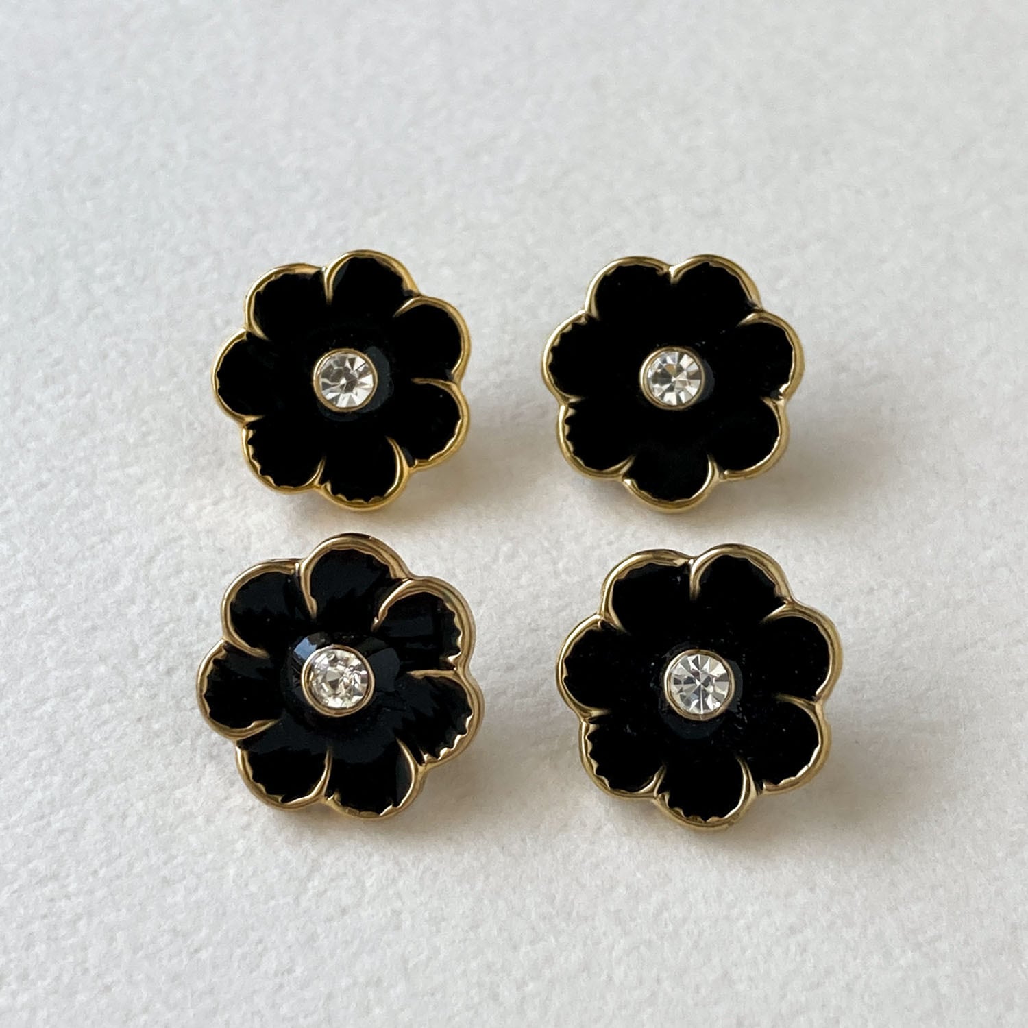 ビジュー付デイジー風お花ボタン（11mm） | Dua-アクセサリーパーツ