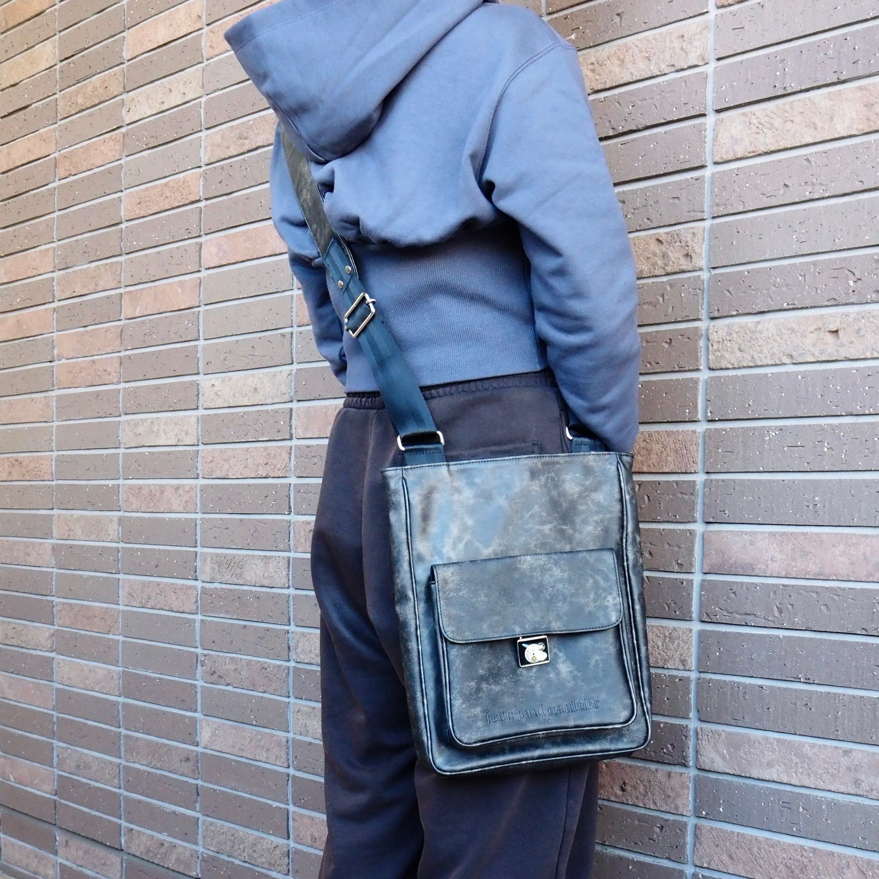 Jean Paul Gaultier グレー ショルダーバッグ Jean Paul Gaultier Vサイバー ショルダーバッグ レザー グレー ジャン