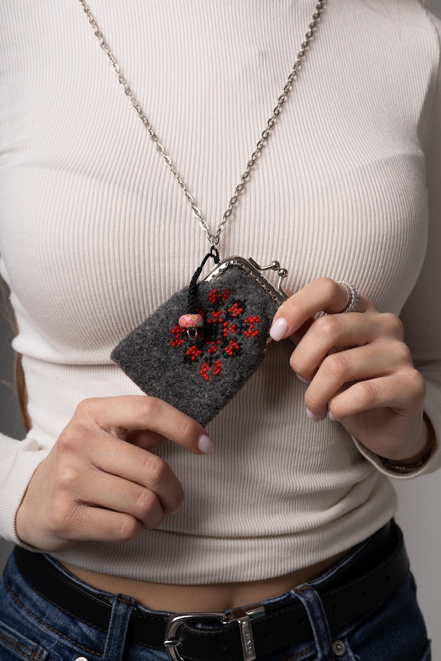 ウクライナ刺繍チェーンポーチ・コインケース (愛) UA.Designer
