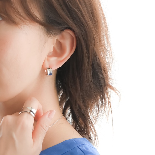 【送料無料】Wide wave Hoop Pierce