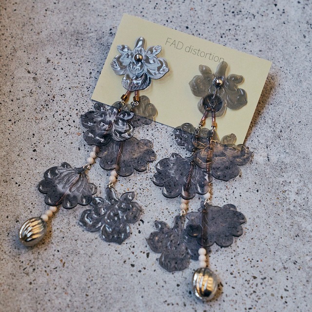 405-01 drop・col. charcoal  /  orchid & vintage beads earrings