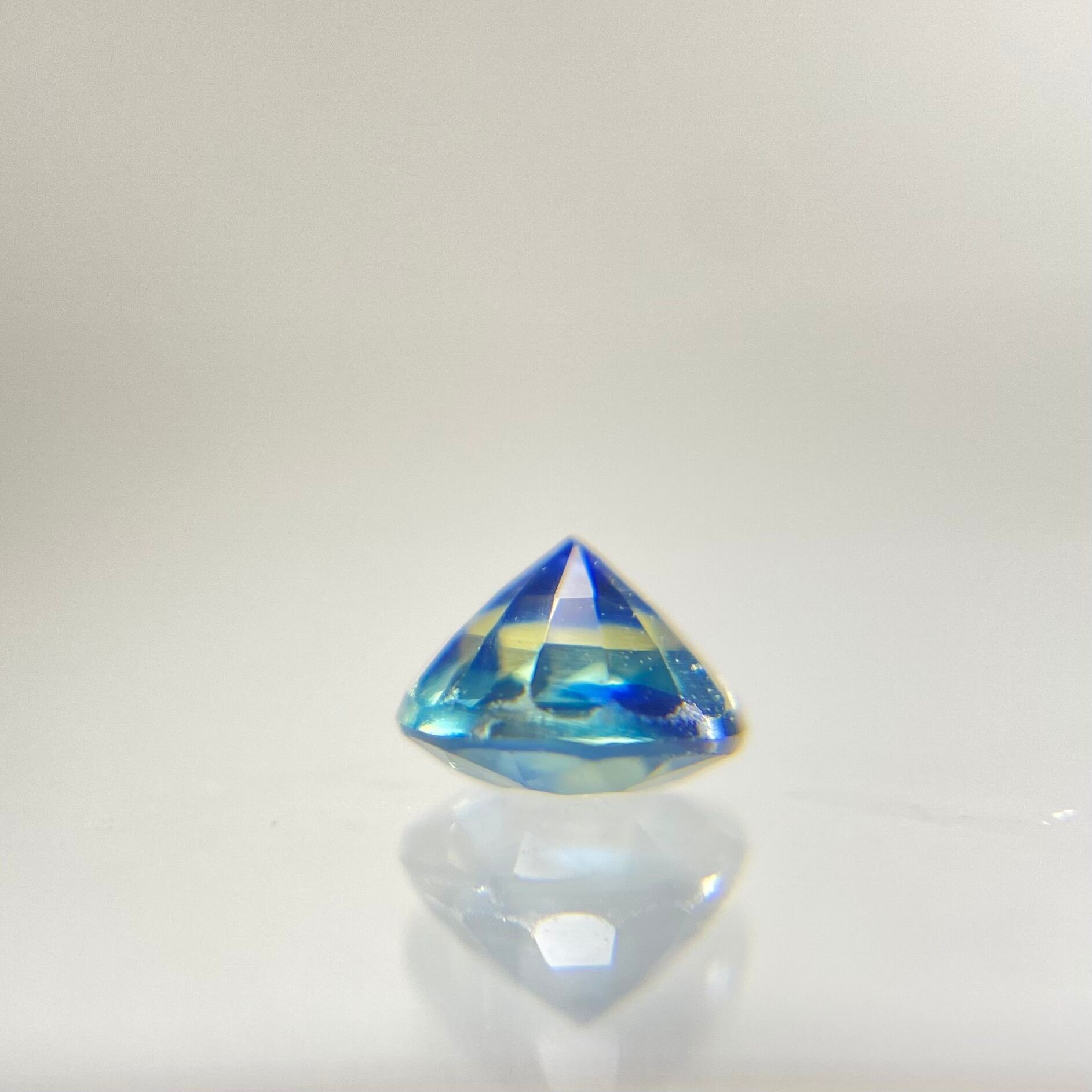 バイカラーサファイア ルース スリランカ産 0.36ct | Leticiar