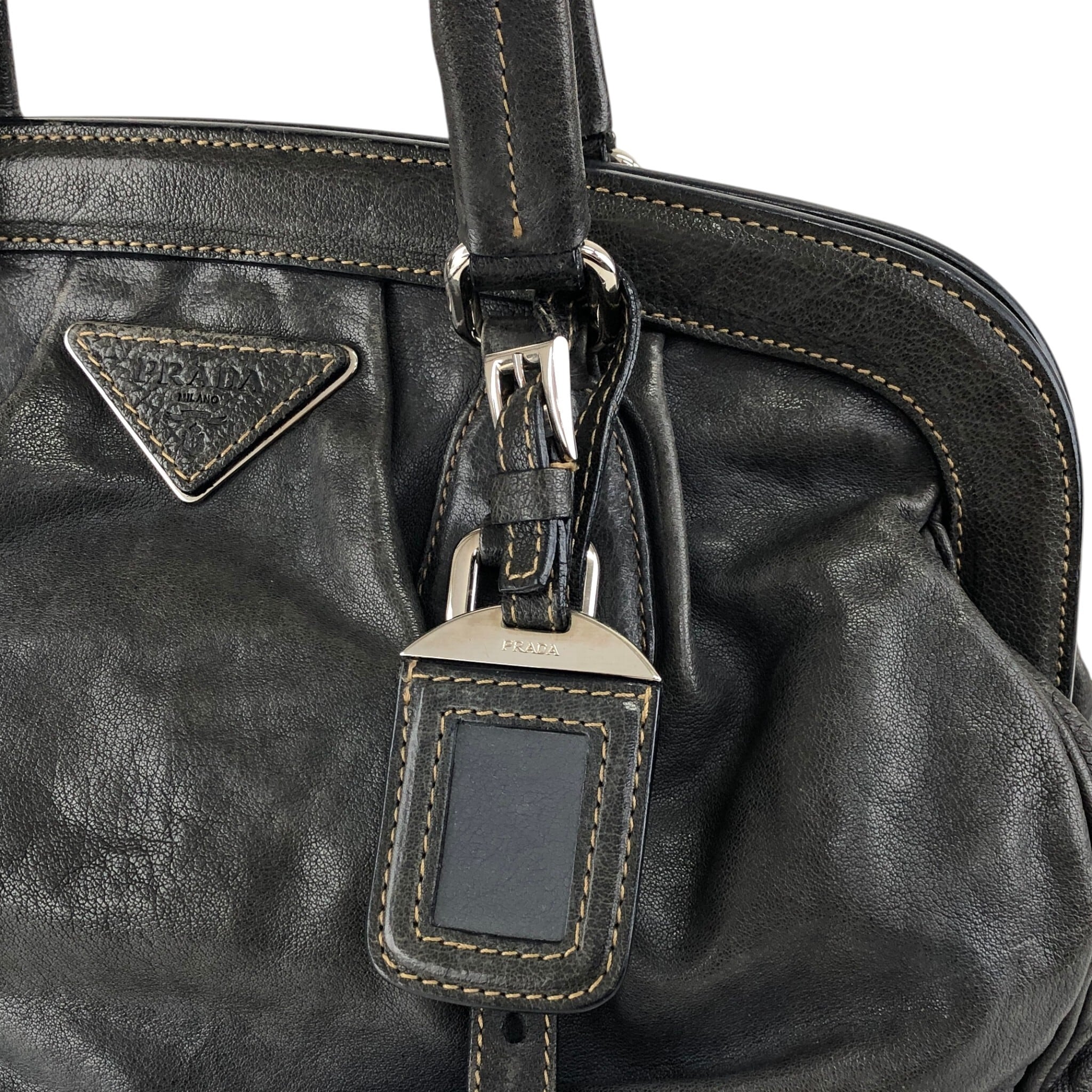 PRADA プラダ ハンドバッグ グレー トライアングルロゴ レザー がま口