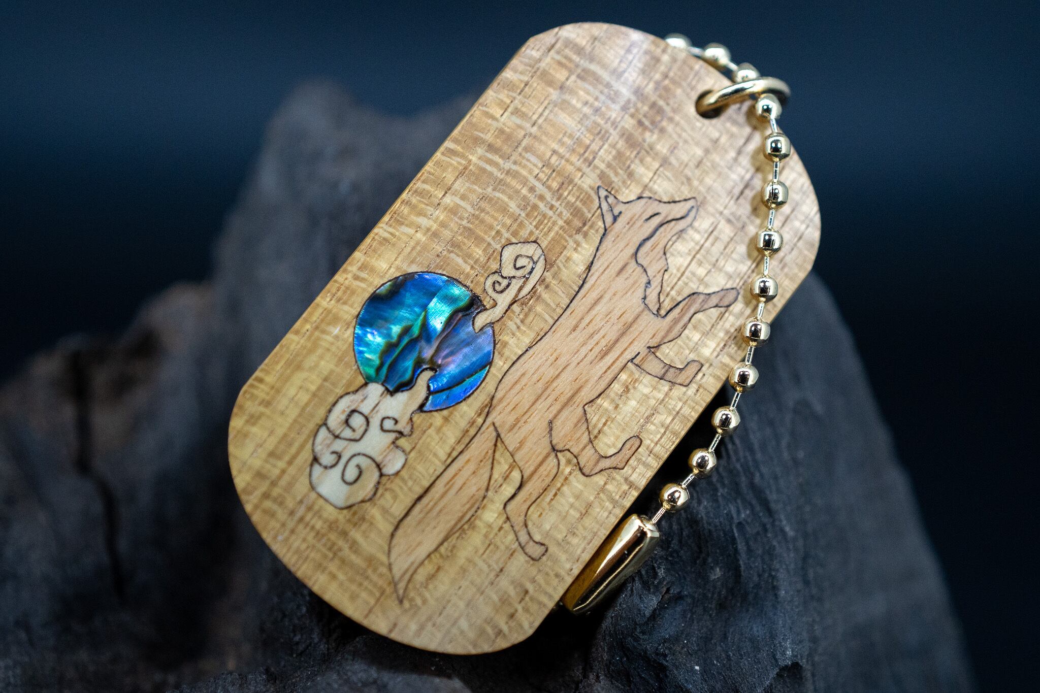 【黄金の木】 御蔵島 金桑 ドッグタグ 象嵌 十五夜きつね