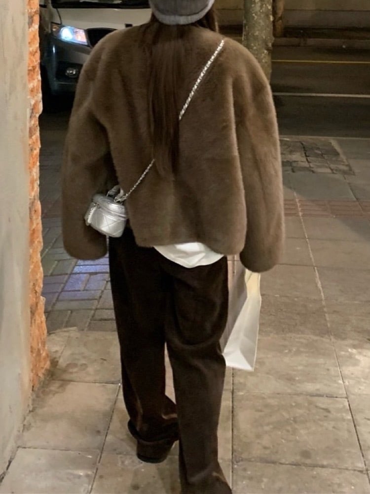 ふわっと軽やか冬のぬくもりを纏う フェイクファージャケット 大人