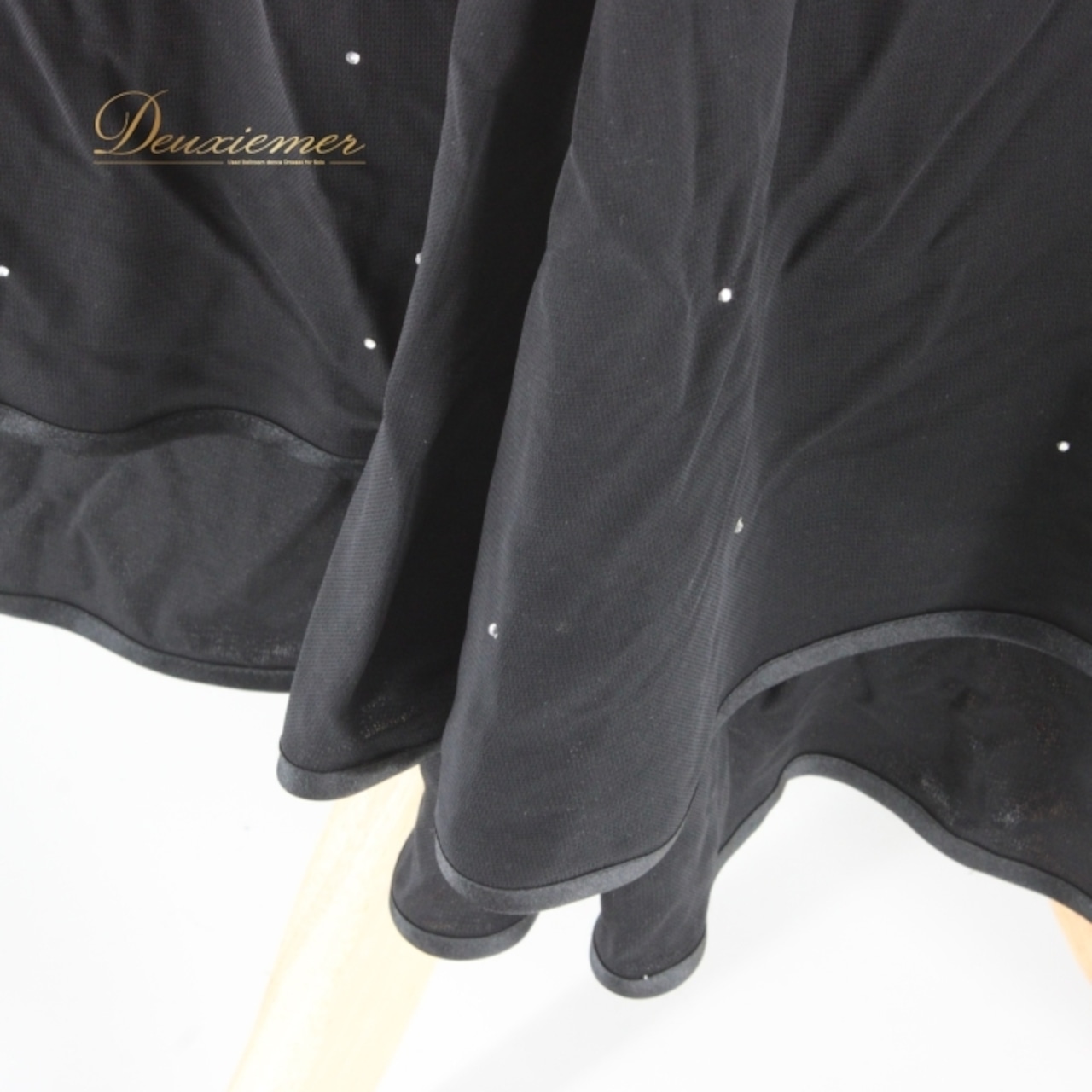 社交ダンス 衣装 スタンダード スカート レッスンウェア Dance Fashion Pier ダンスファッションピア 黒 無地 ブラック系 練習着 ダンス スカート おしゃれ 練習用 ダンス衣装 大人 女性 用 練習 トレーニング 伸縮性 ラインストーン シンプル クラシック ひざ下丈 フィット感 上品 スタイル コーディネート