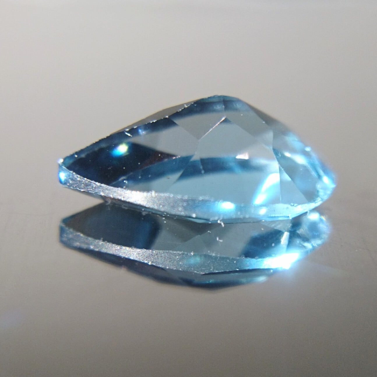 (296)ソ付　大粒　スイスブルートパーズ　ルース　17.504ct